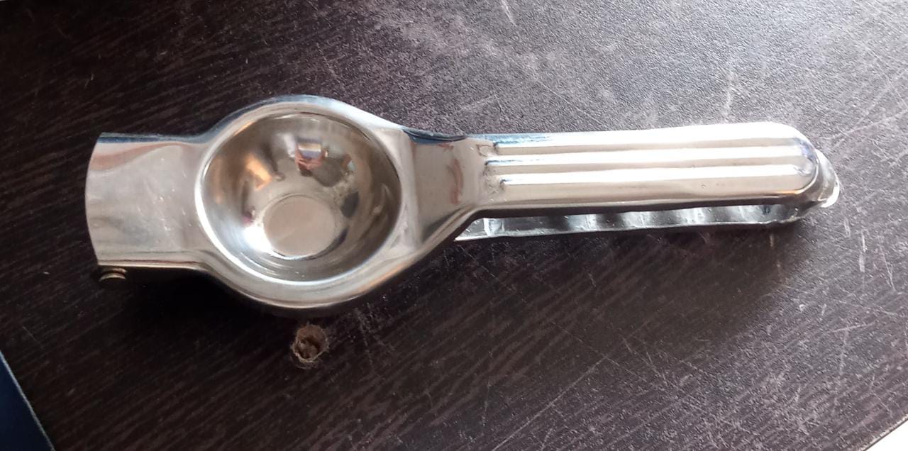 Stainless Steel Lemon Squeezer – Durable Handheld Juicer | Quickslice - Image 9