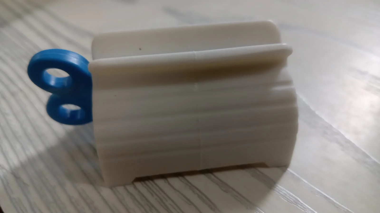 Toothpaste Squeezer – Efficient Tube Roller with Stand | BrushedUp - Image 10