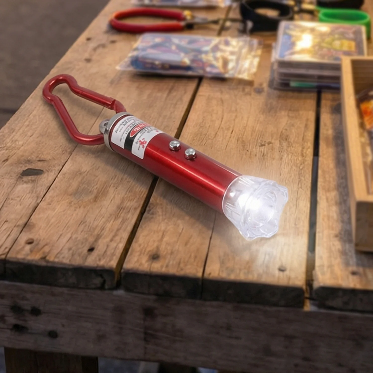 Laser Pointer – 4-in-1 LED Flashlight & Keychain | Puzzle Vista - Image 3