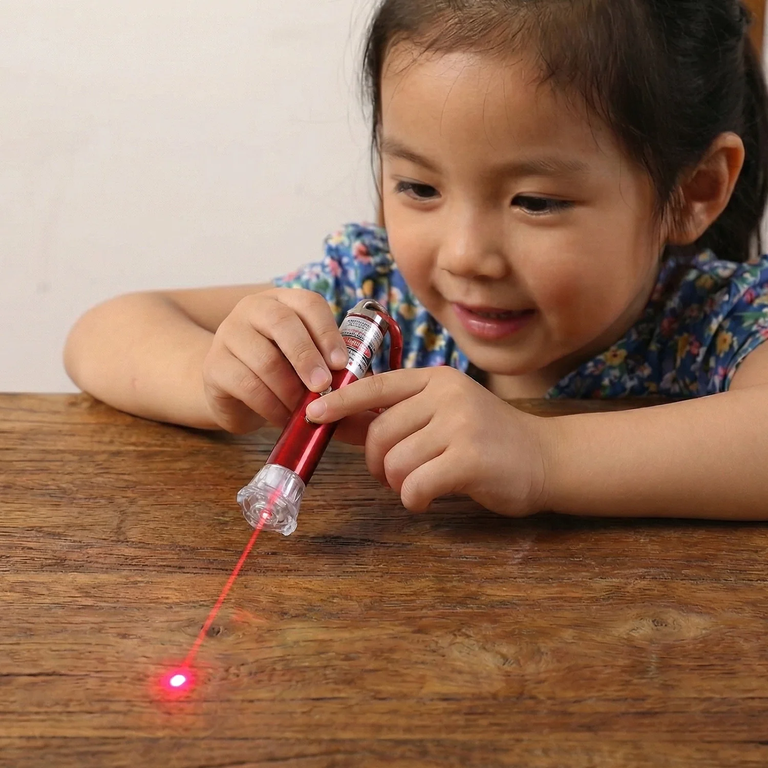 Laser Pointer – 4-in-1 LED Flashlight & Keychain | Puzzle Vista - Image 4