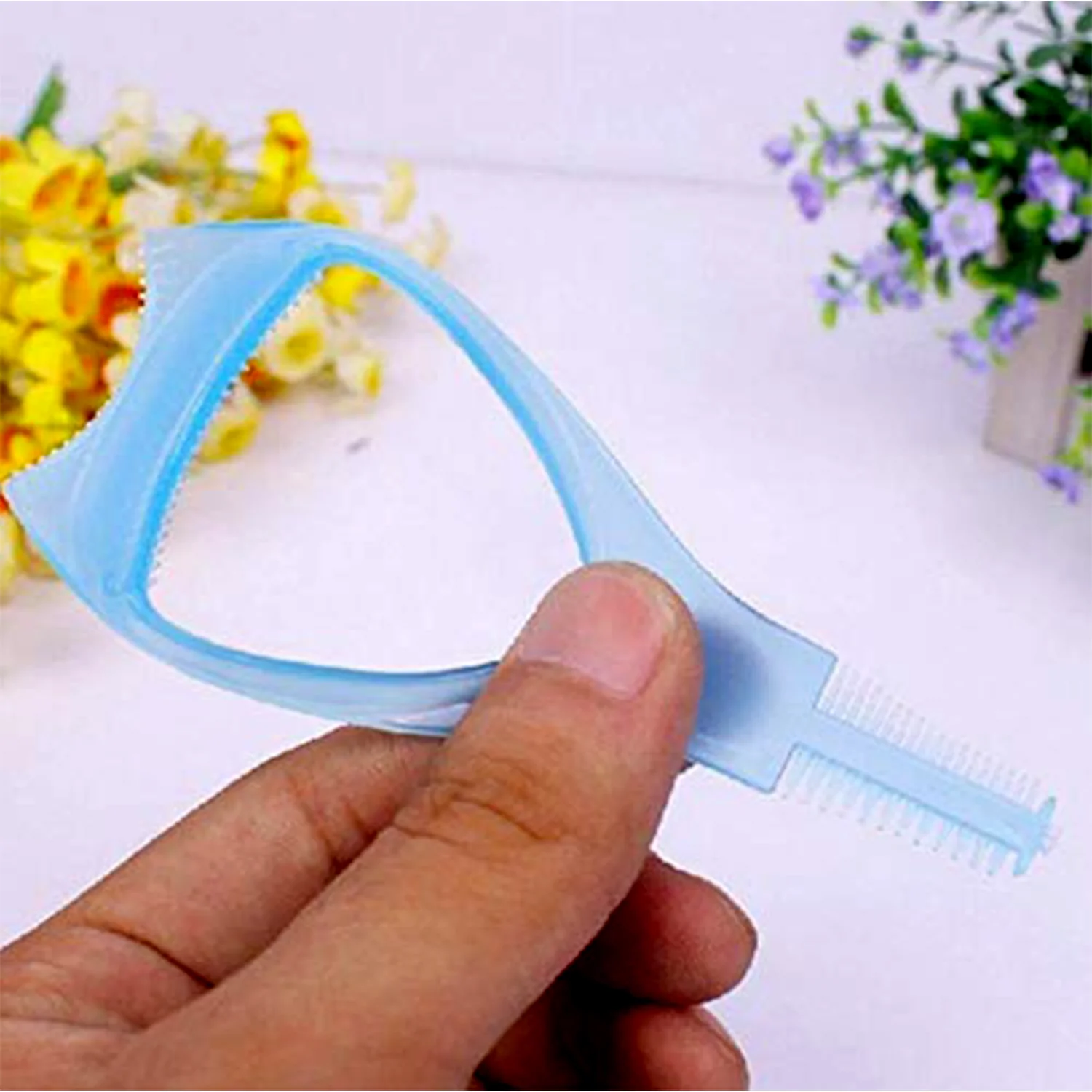 Eyelash Tool – 3-in-1 Mascara Guide, Brush & Curler | BeautyBare - Image 4