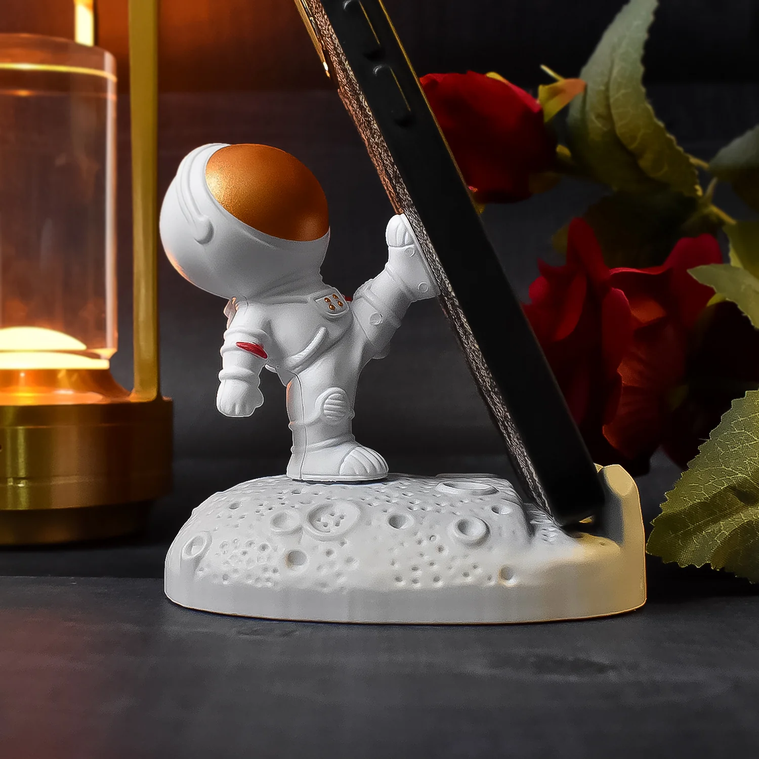 Astronaut Phone Holder – 3D Spaceman Design, Resin | PHOBIA - Image 6