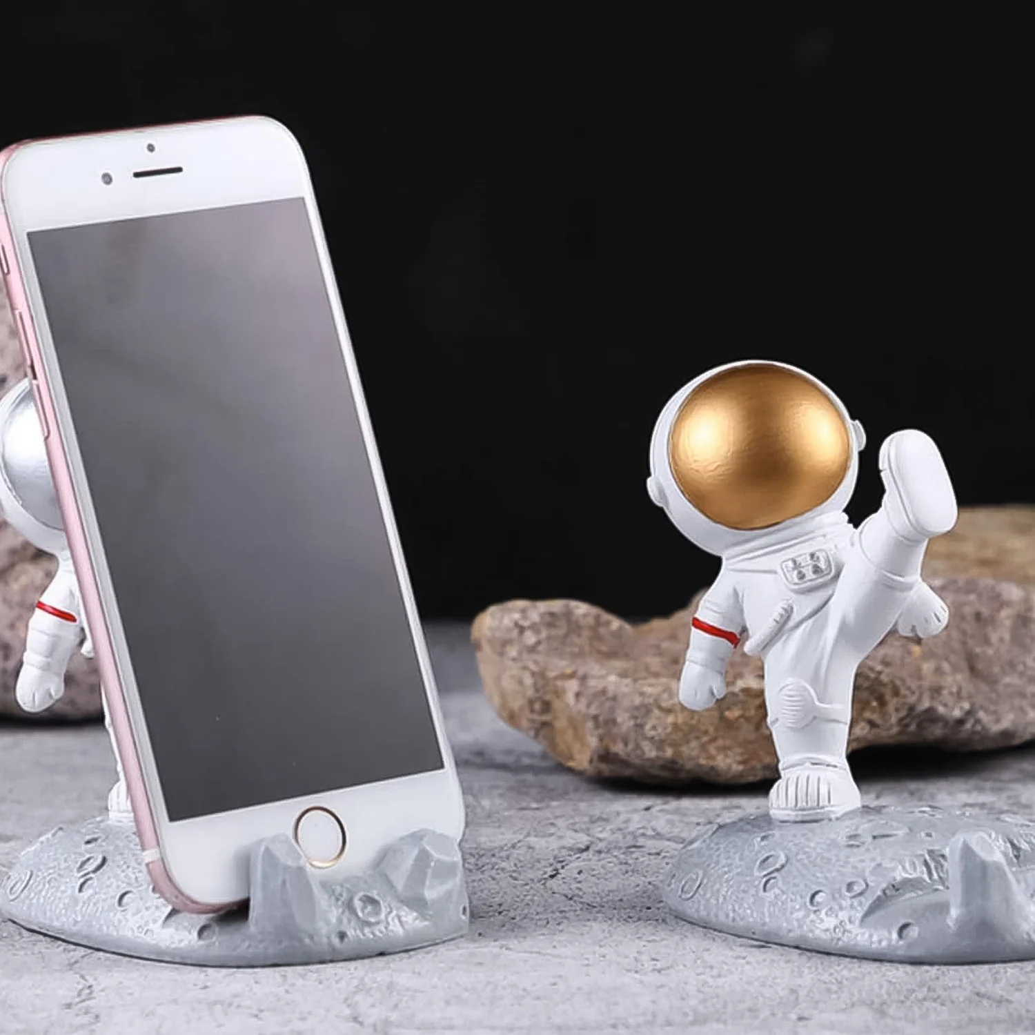 Astronaut Phone Holder – 3D Spaceman Design, Resin | PHOBIA - Image 7