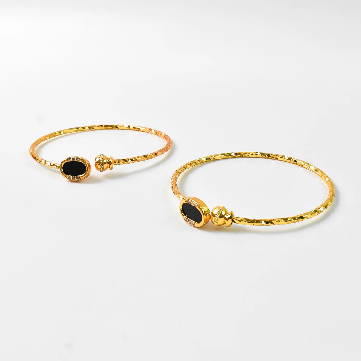 Golden Bangles – Elegant Timeless Design (1 Pair) - Image 3