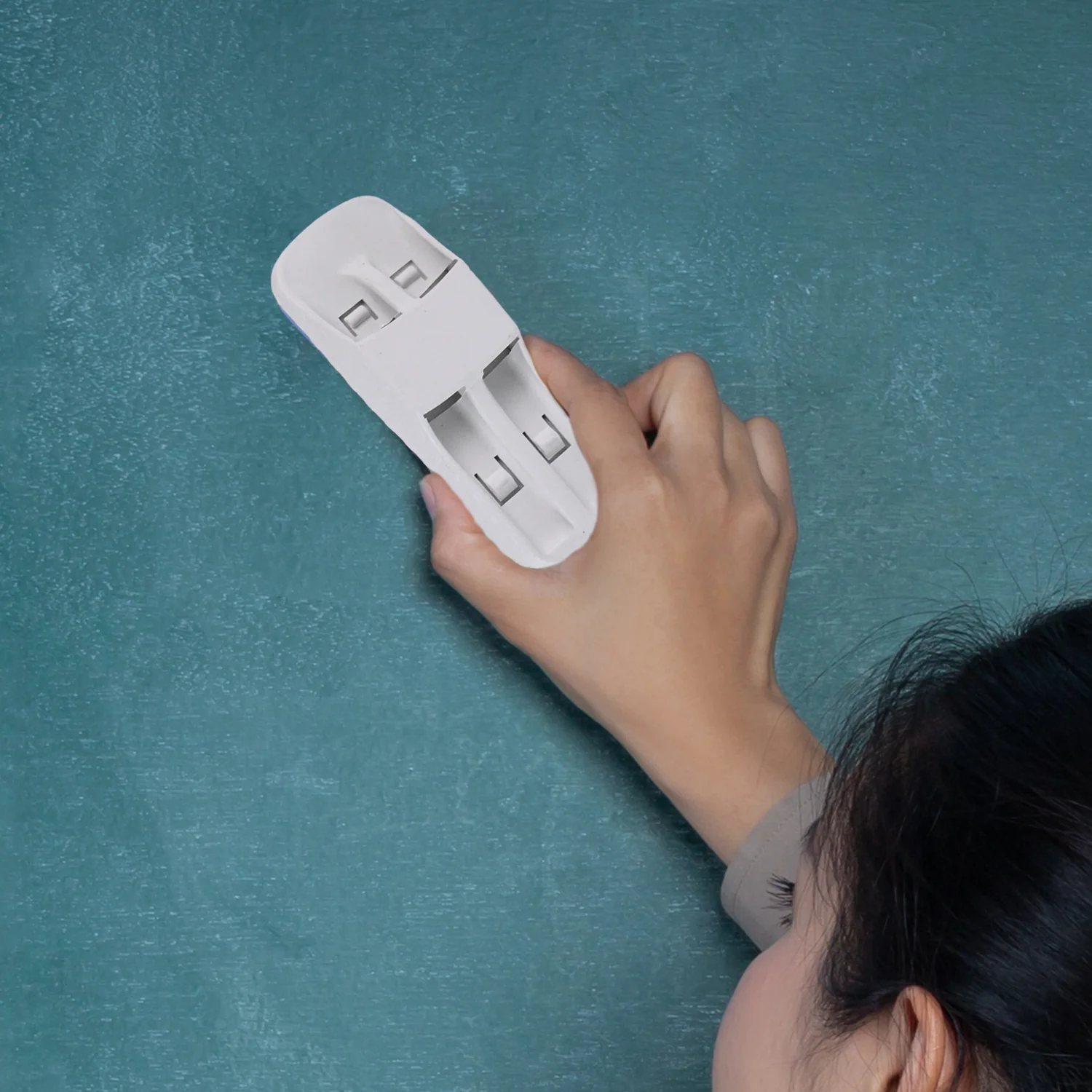 Magnetic Duster – Dual Marker Holder & Lightweight | Deskura - Image 4