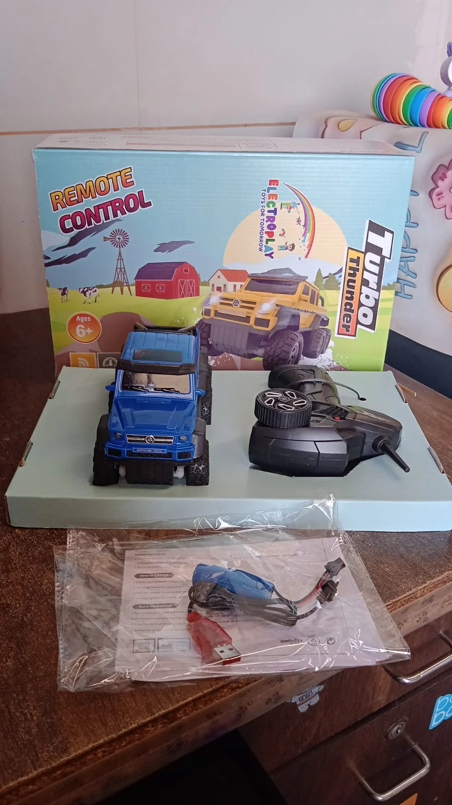 6-Wheel Drive Remote Control Off-Road Car – Rechargeable Fun for Kids - Image 6