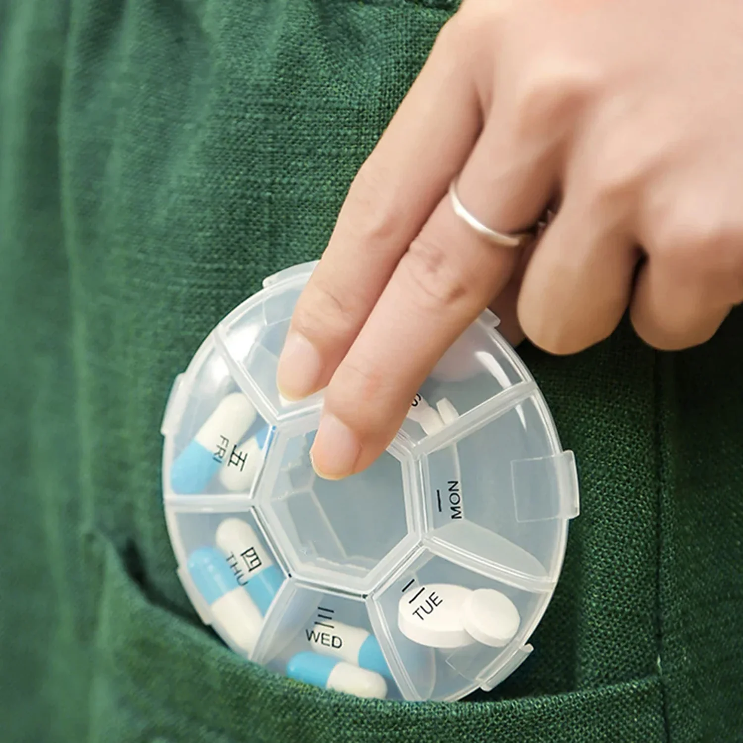 7-Sided Portable Pill Box – Compact Weekly Medicine Organizer