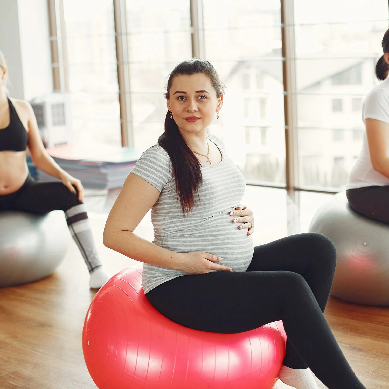 Exercise Ball 65 cm – Anti-Burst & Pump Included | FitFuzion - Image 4