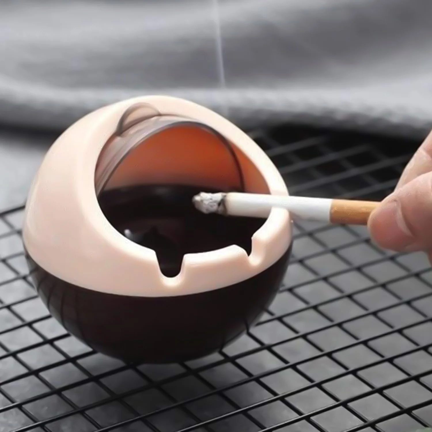 Ball Ashtray with Lid – Windproof Portable PP Plastic Ashtray - Image 3