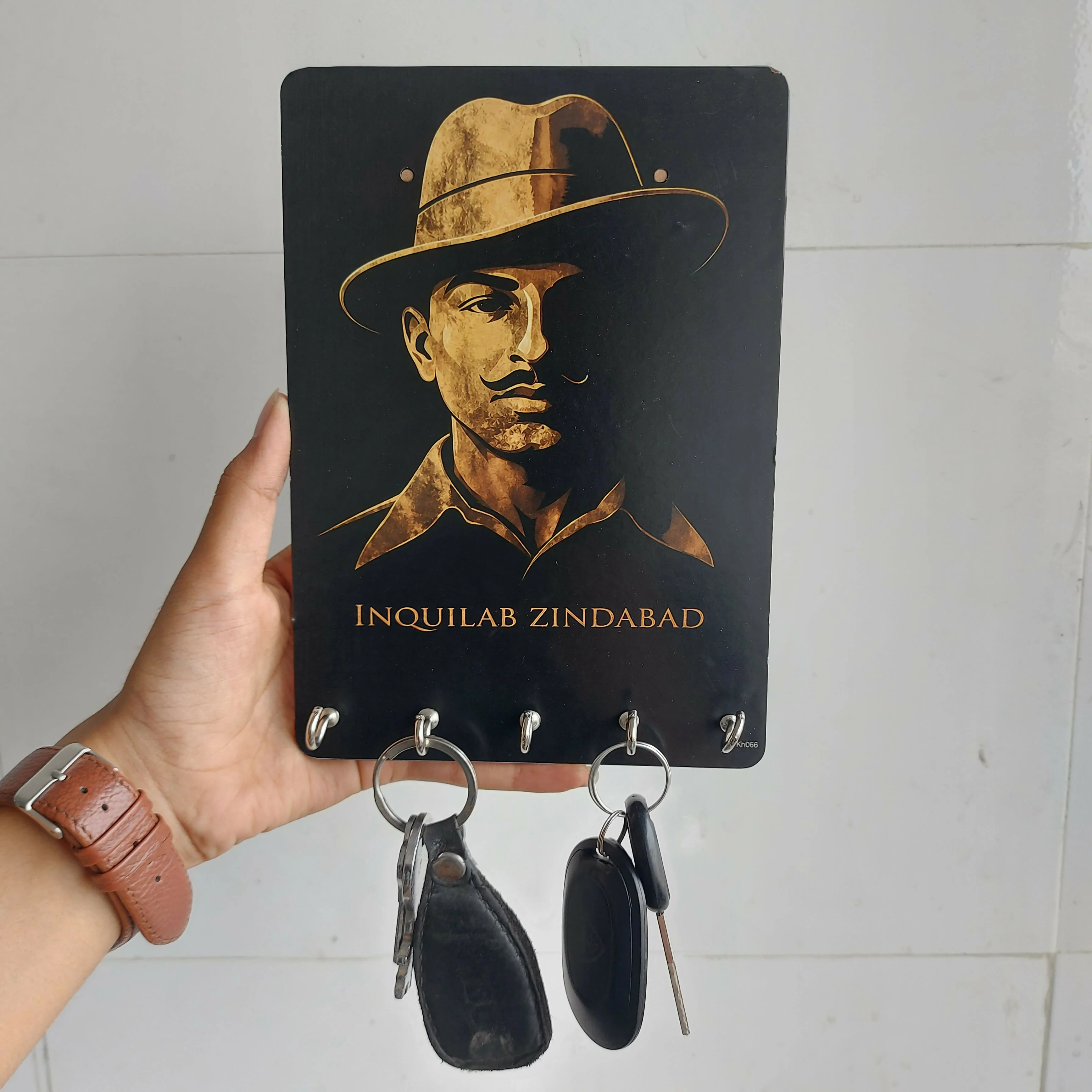 Bhagat Singh Wooden Key Holder – Patriotic Wall Organizer for Home & Office - Image 5