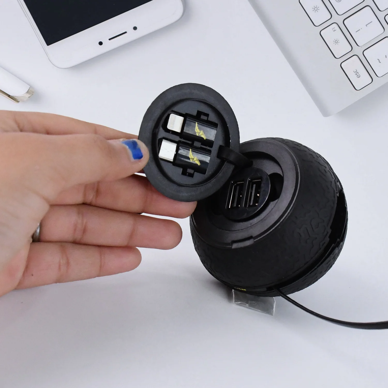 Car Charging Cable – Universal Multi-Tip Fast Charging for iPhone & Android - Image 4