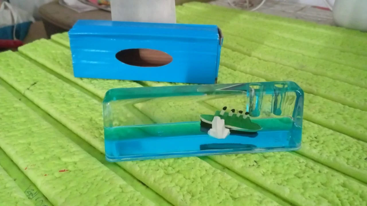 Floating Cruiser Ship Decor – Unsinkable Stress Relief Toy | Styleva - Image 12