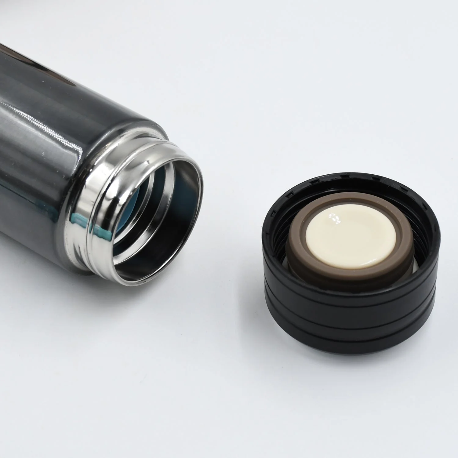 Stainless Steel Vacuum Bottle – Leak Proof Travel Thermos - Image 2