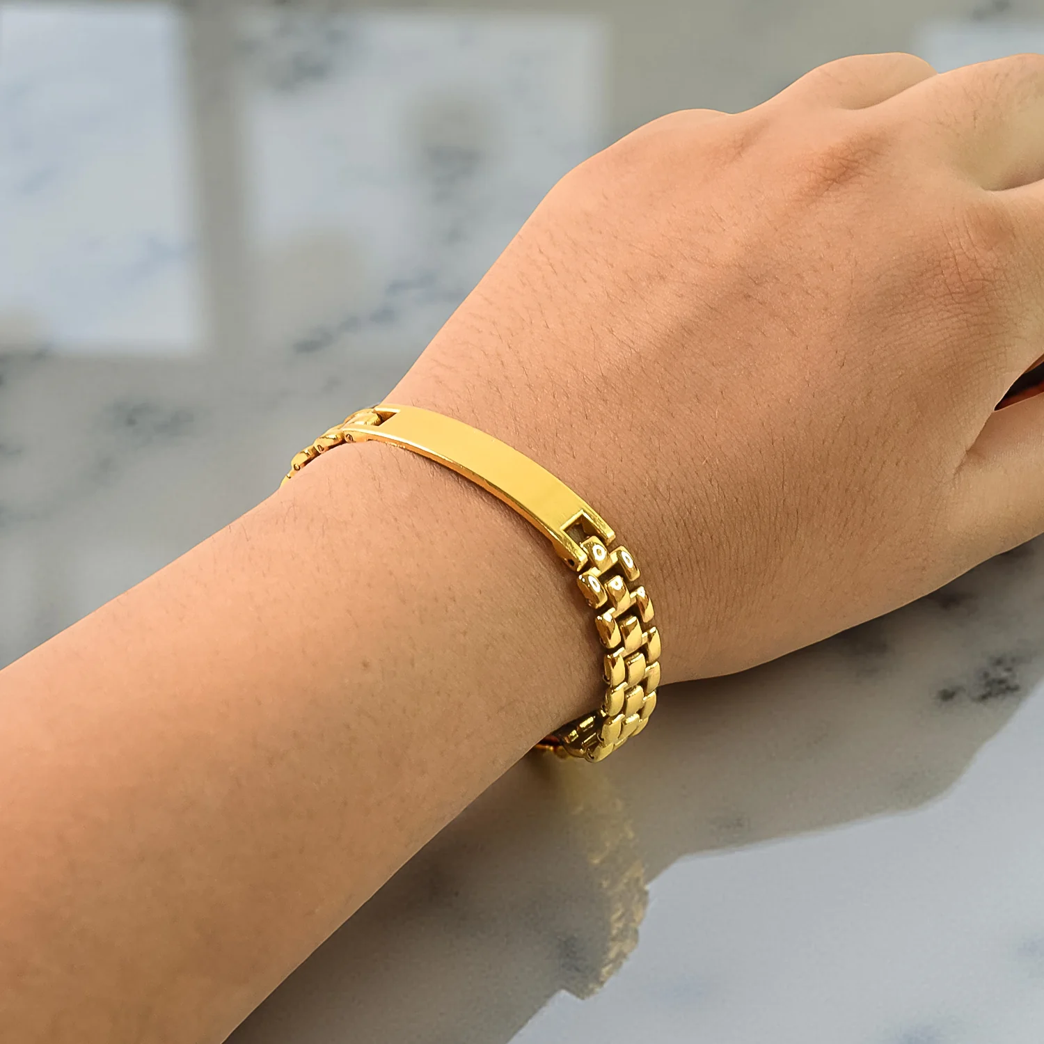 Personalized Golden Chain Bracelet – Custom Name Engraving Gift - Image 3