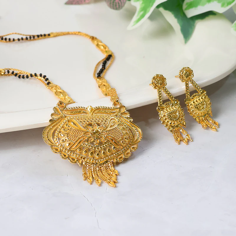 Designer Maharashtrian Mangalsutra Set – Elegant Traditional Pendant - Image 2