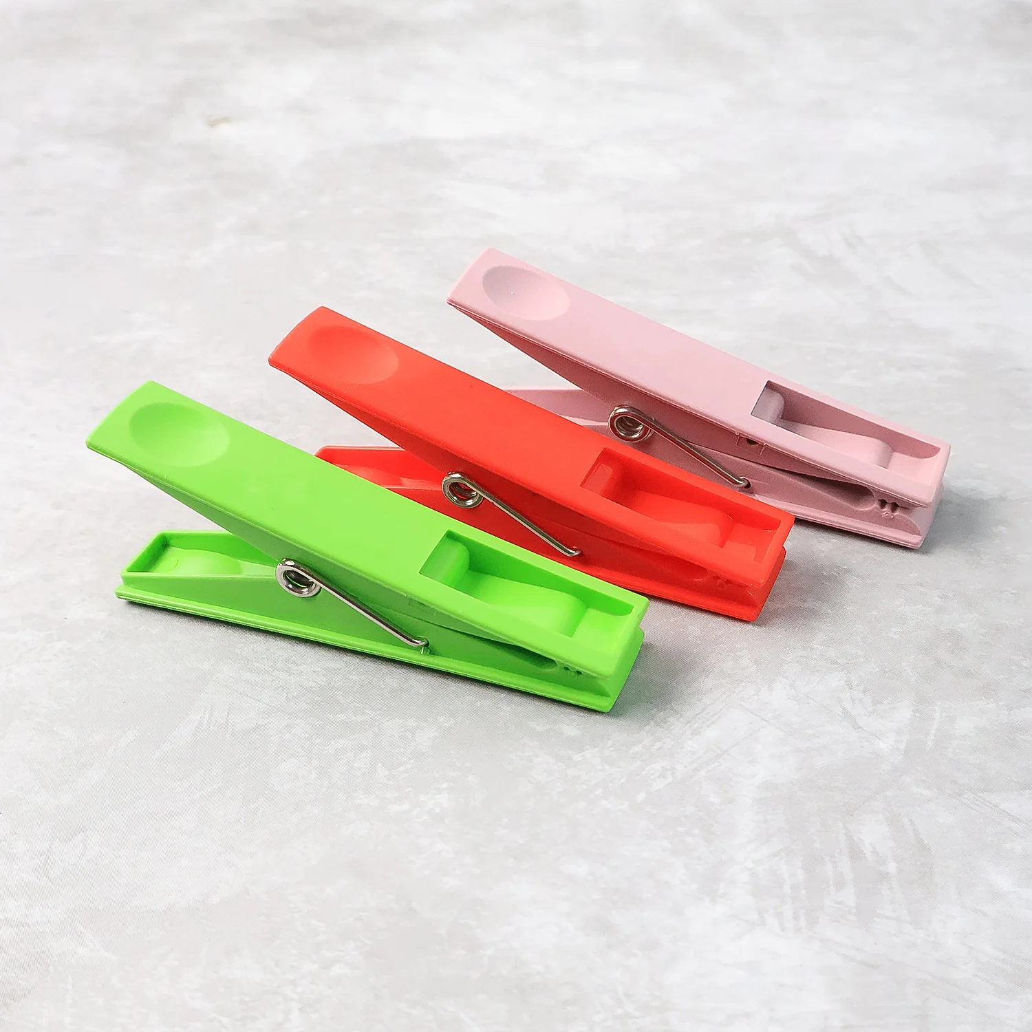 Cloth Clips Set of 12 – Durable Plastic Laundry Pegs with Strong Grip - Image 7