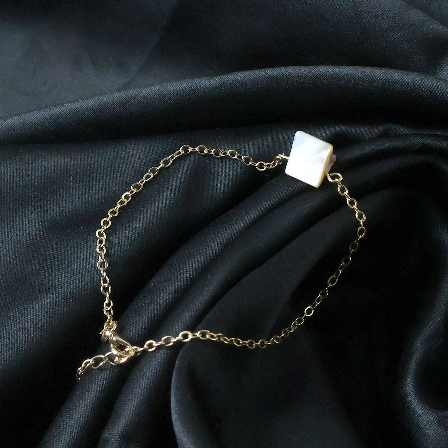 Adjustable Chain Bracelet with Square Stone Charm – Elegant Style - Image 6