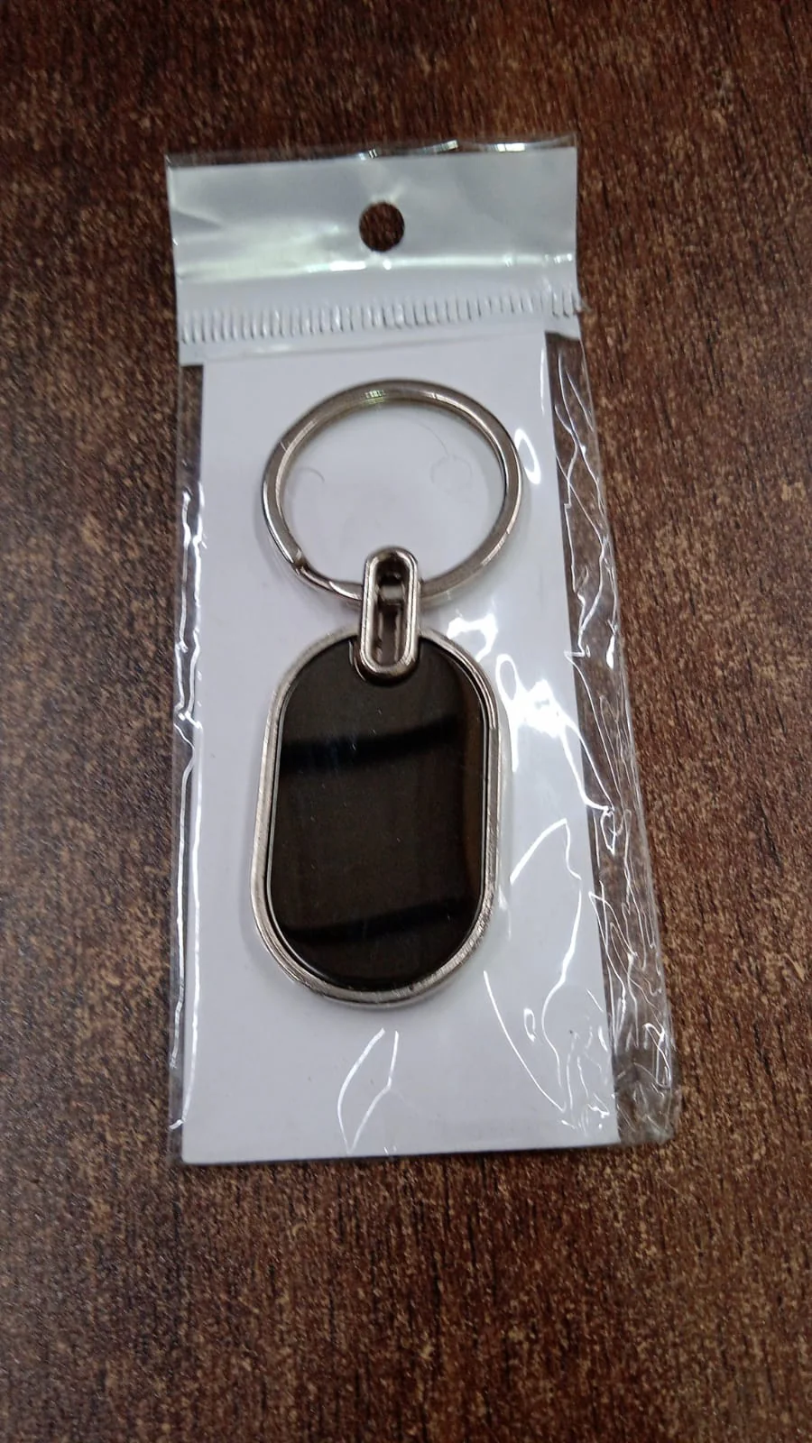 Oval Metal Keychain – Elegant Black & Silver Finish for Everyday Use - Image 8