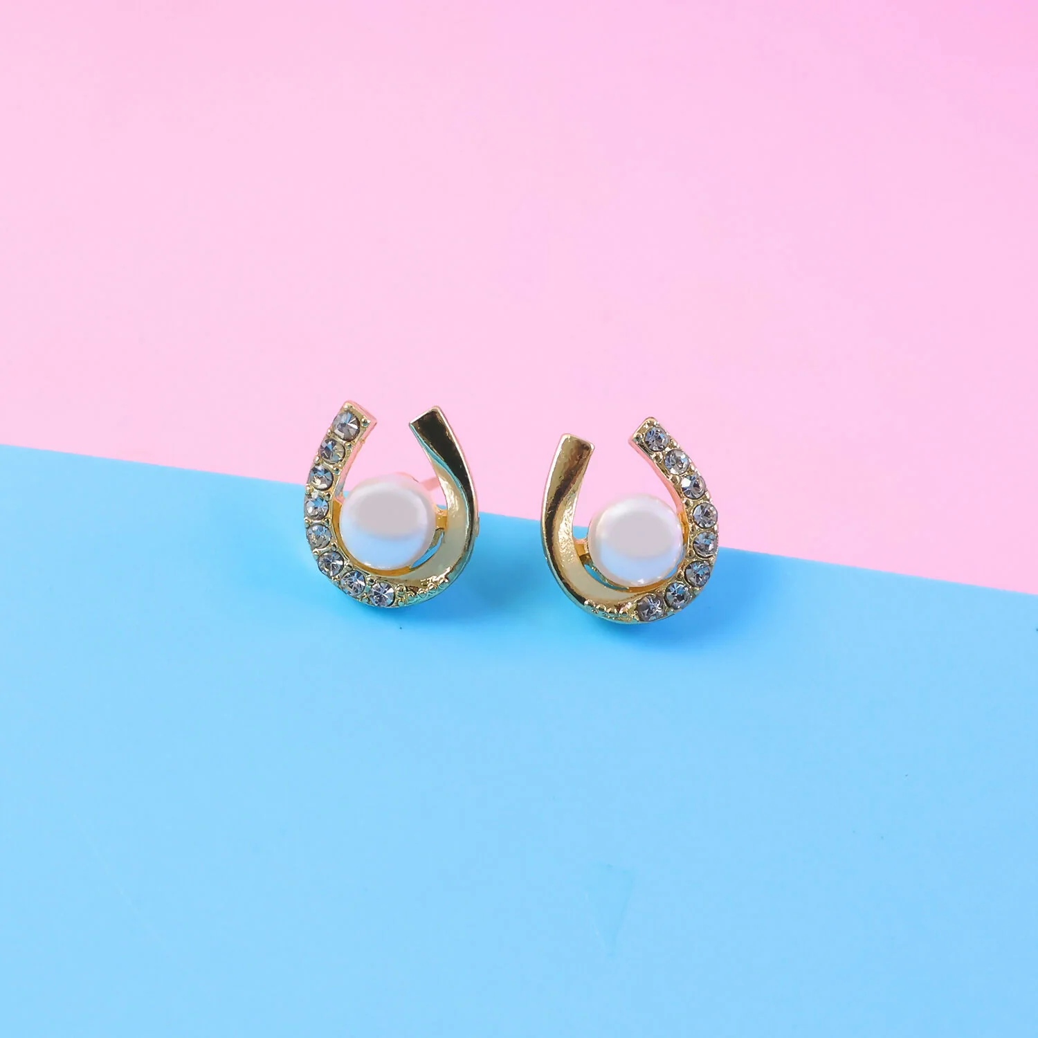 Pearl U-Shape Stud Earrings – Korean Style Elegant Fashion Jewelry - Image 2