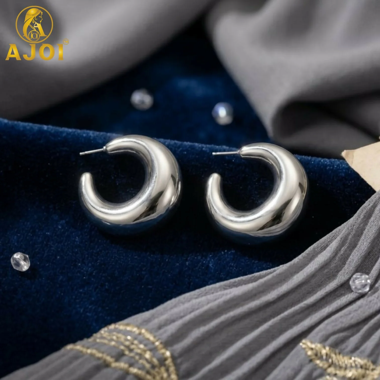 Silver Crescent Hoop Earrings – Timeless Minimalist Style for Every Look - Image 3