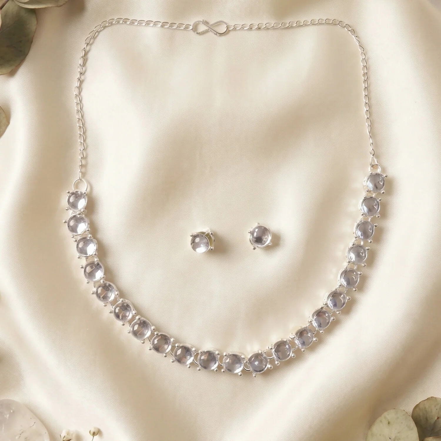 Elegant Silver-Plated Necklace Set with Clear Gemstones – Timeless Design for Special Occasions - Image 2
