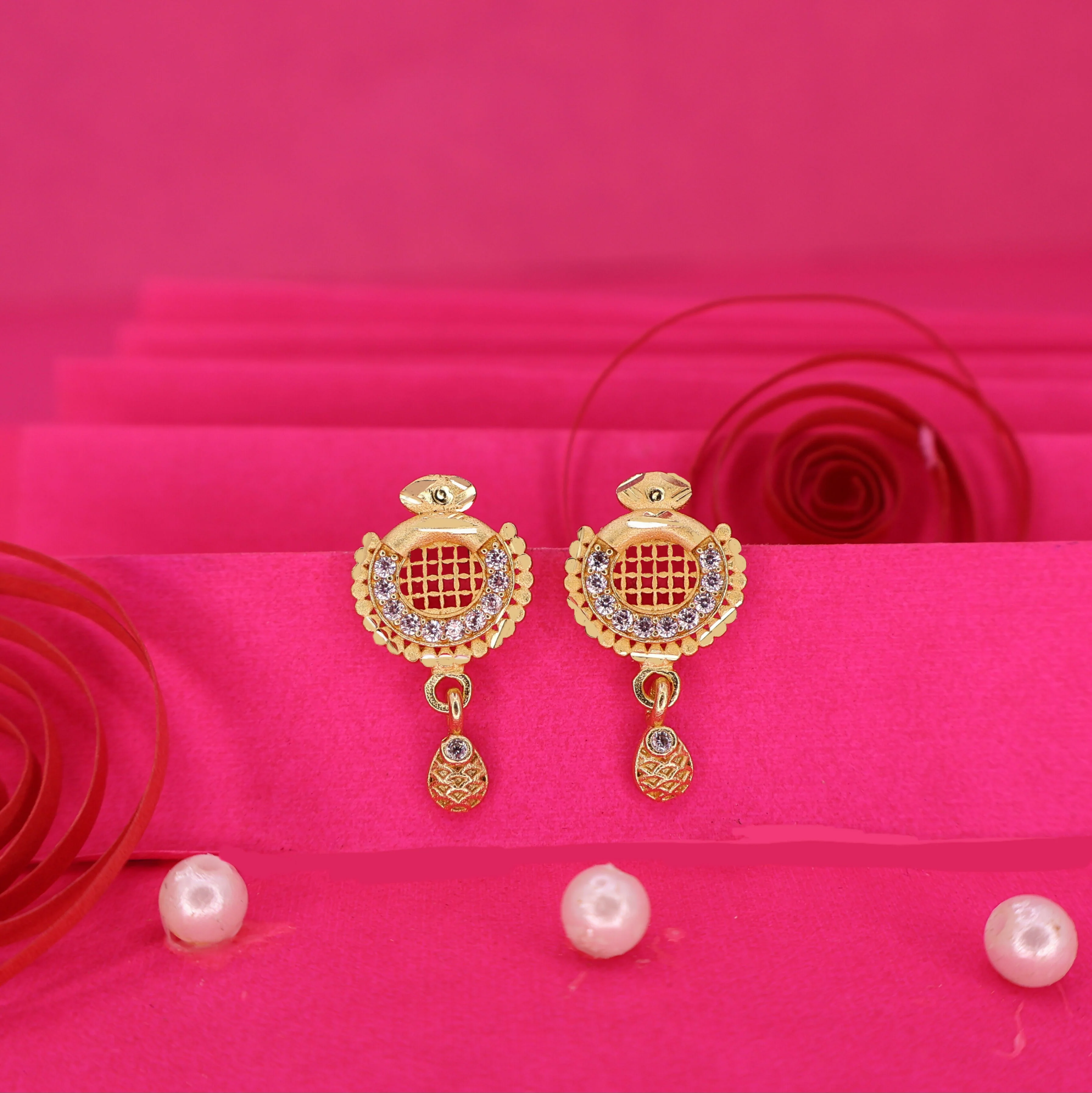 Gold-Plated Grid Design Stud Earrings – Elegant Lightweight Jewelry - Image 2