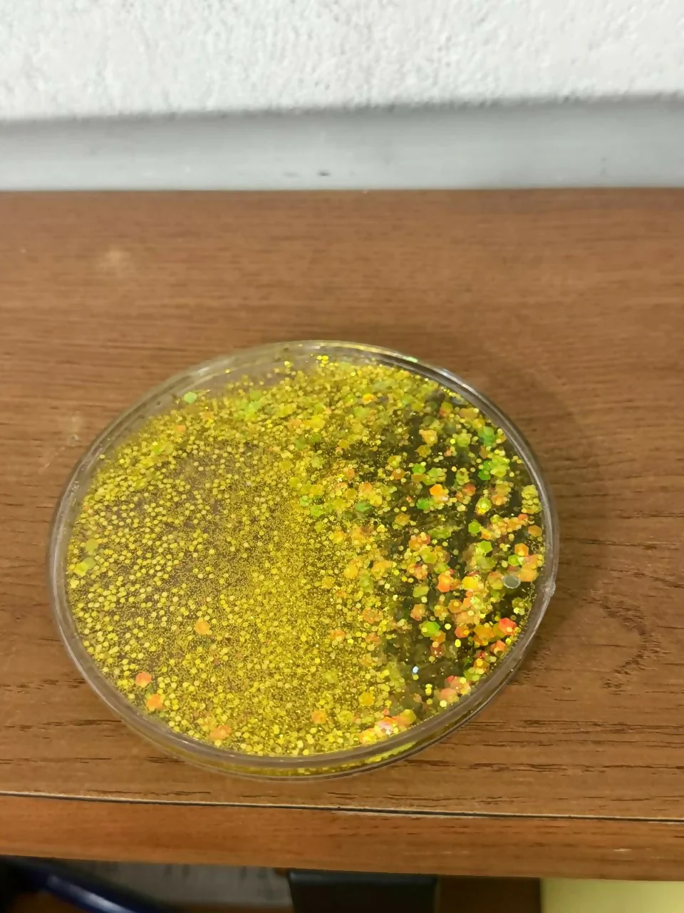 Golden Glitter Liquid Coaster – Stylish & Heat-Resistant Table Protector - Image 4