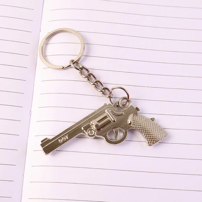 Gun Shape Keychain – Durable Metal Accessory for Stylish Key Organisation - Image 3