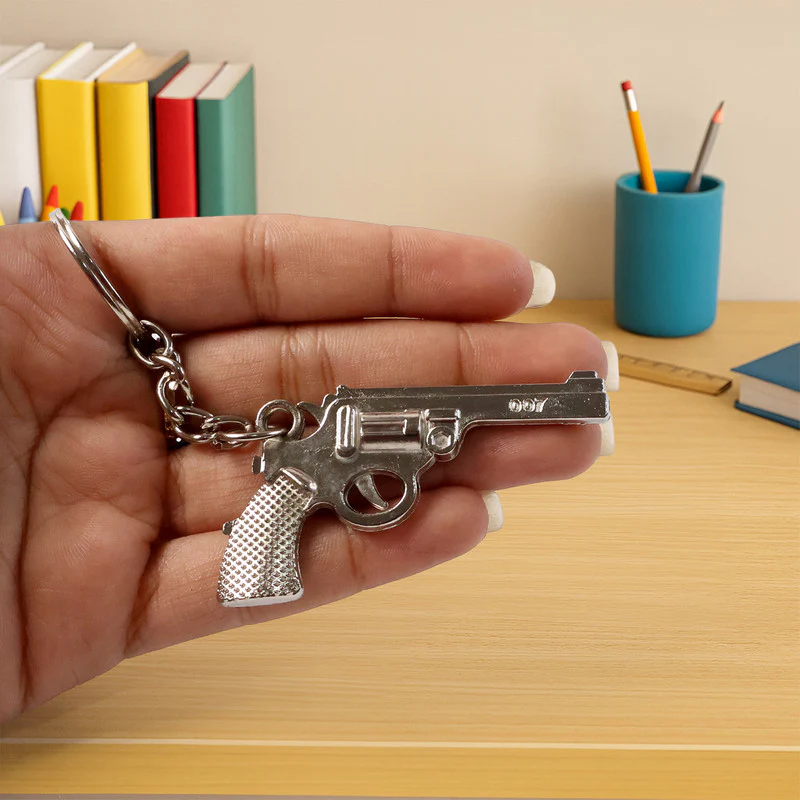 Gun Shape Keychain – Durable Metal Accessory for Stylish Key Organisation - Image 6