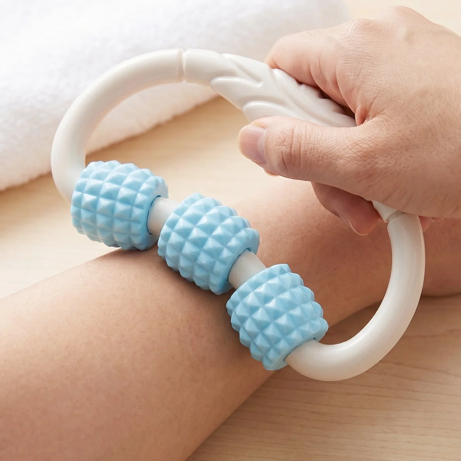 Muscle Relief Roller – Handheld Body Massager for Relaxation and Recovery - Image 8