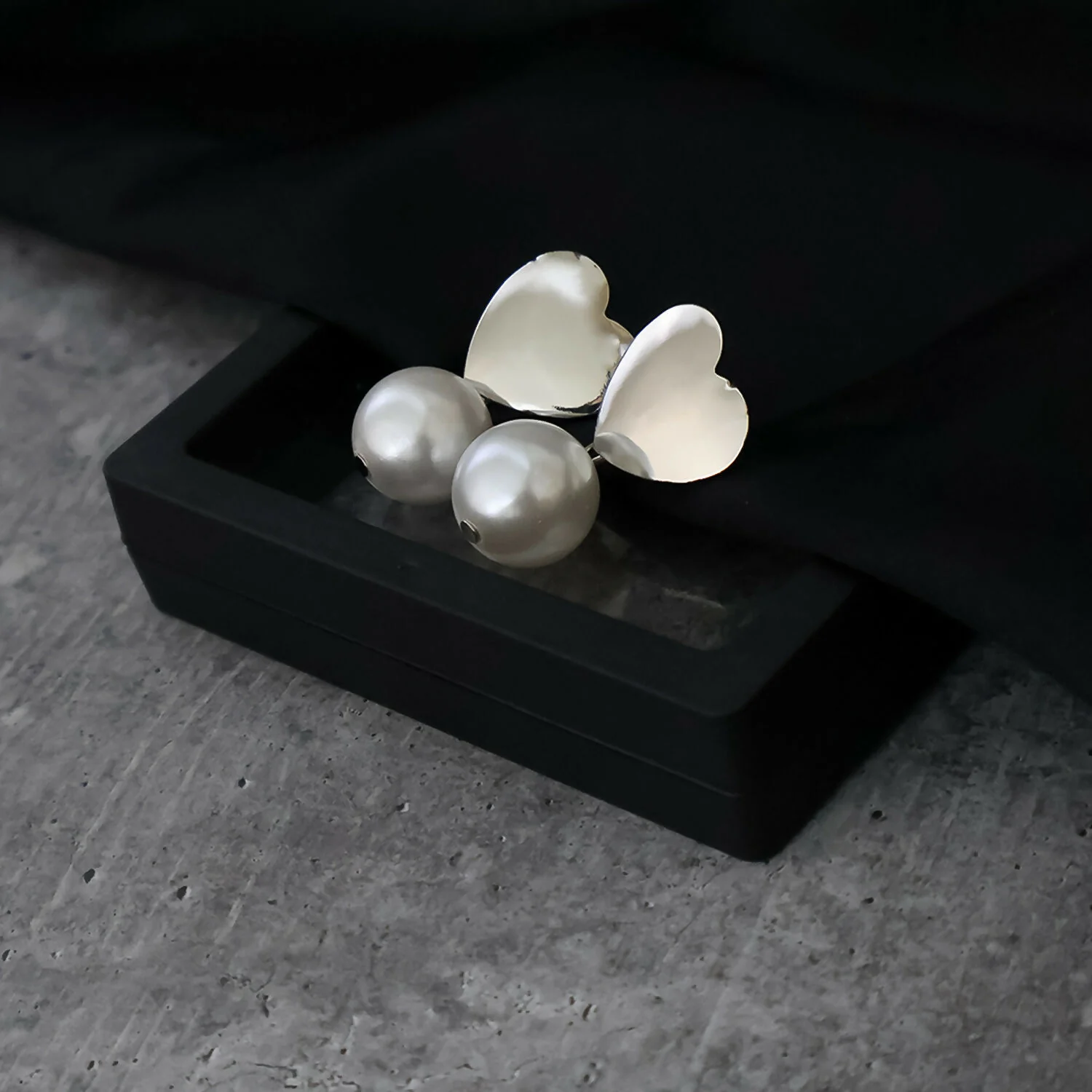 Heart-Shaped Earrings with Dangling Pearls – Elegant Gift Box - Image 6