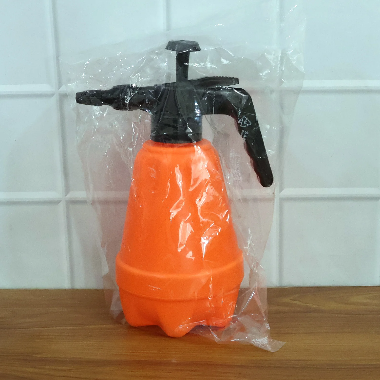 Pressure Spray Bottle 1.5L – Durable Adjustable Nozzle - Image 7