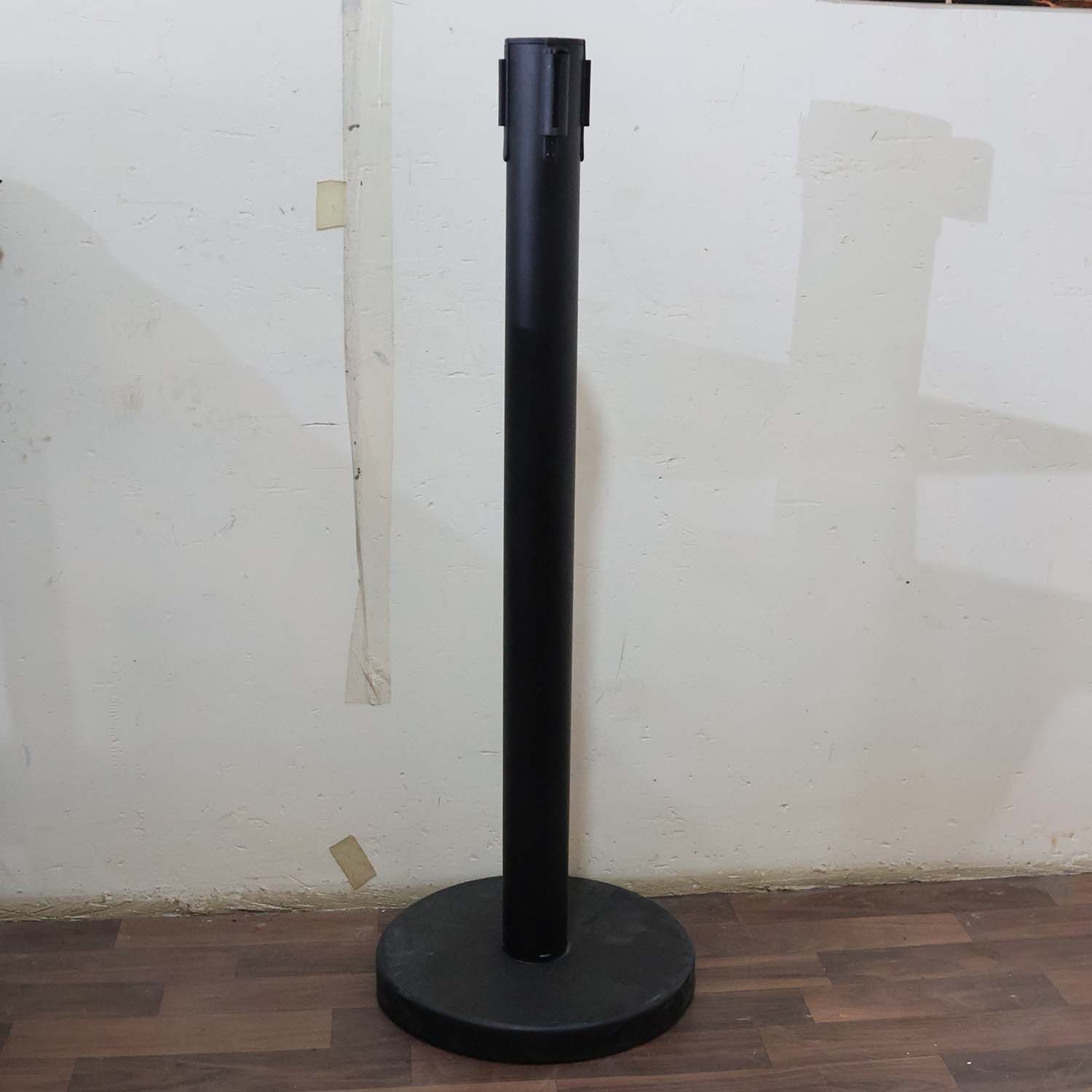 Retractable Belt Crowd Control Pole – Heavy Duty with Sturdy Base - Image 9