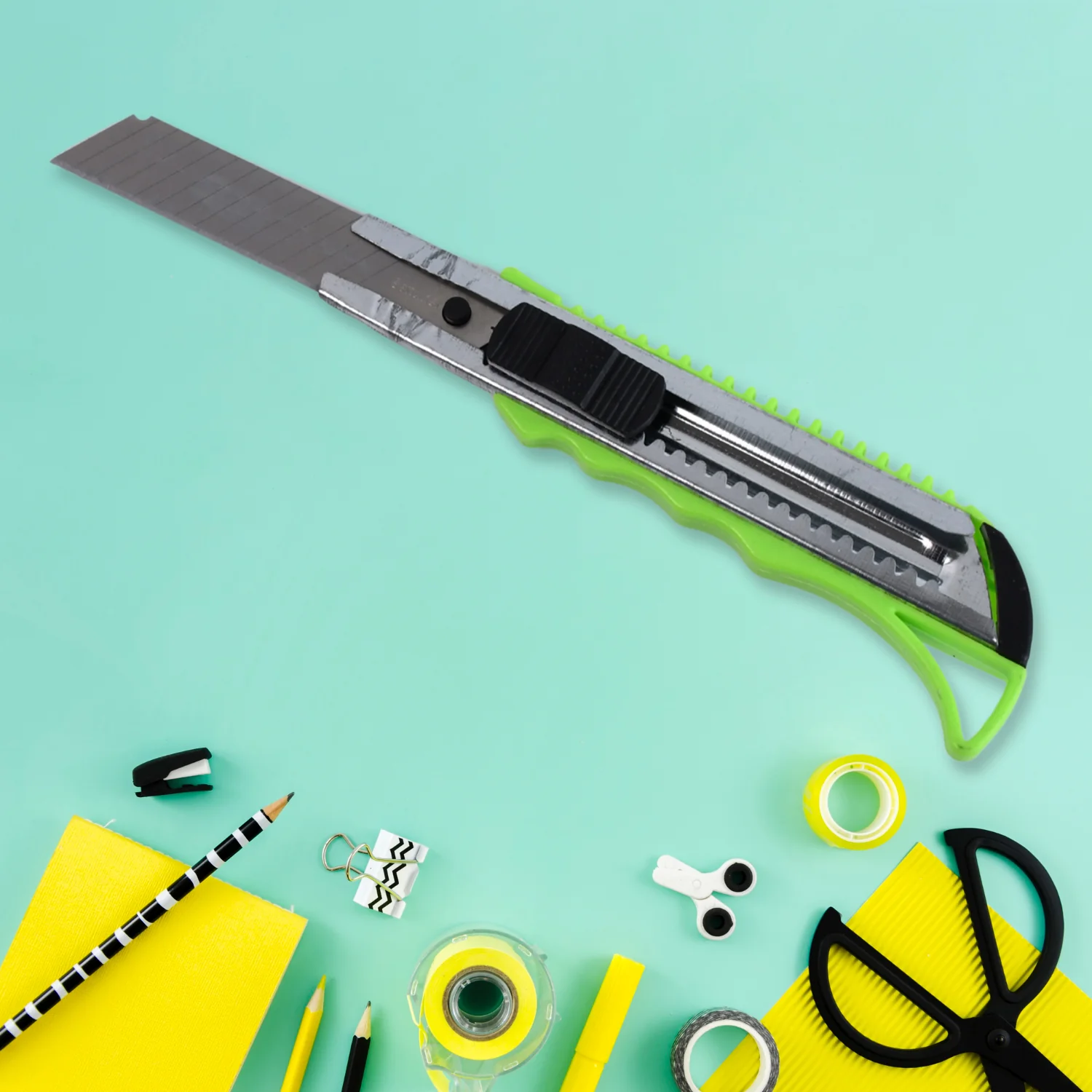 Heavy Duty Cutter Knife with 2 Screwdrivers - Safe & Durable Set - Image 6