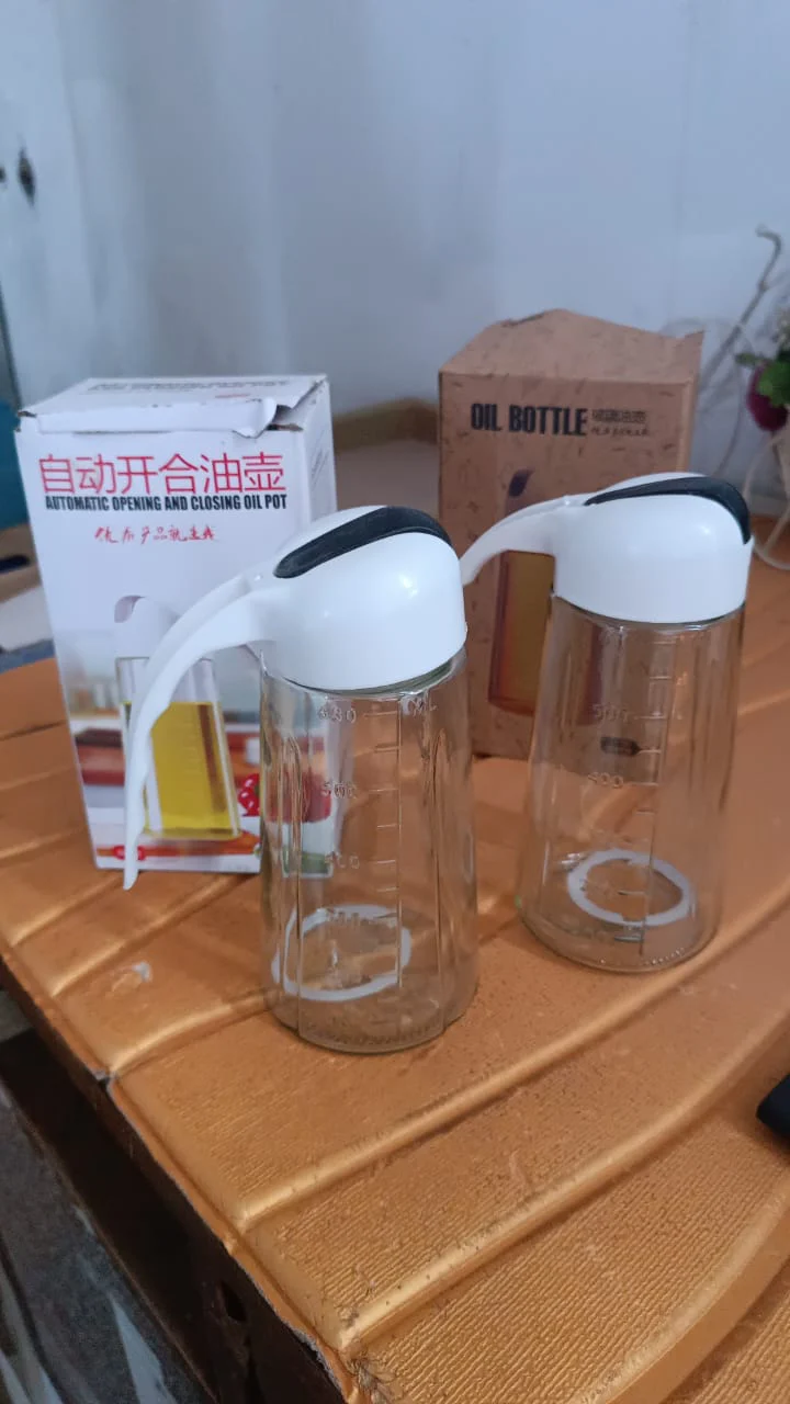 Glass Oil Bottle Dispenser 630ml – Automatic Lid & Drip-Free Pour - Image 9