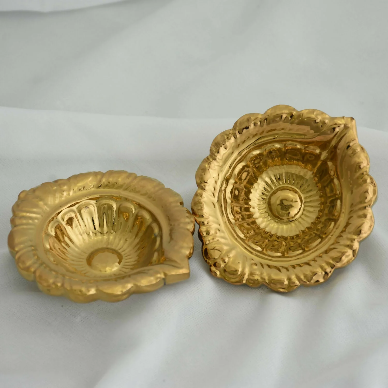 Decorative Ceramic Diya – Elegant Gold PVD Finish for Festive Decor - Image 4