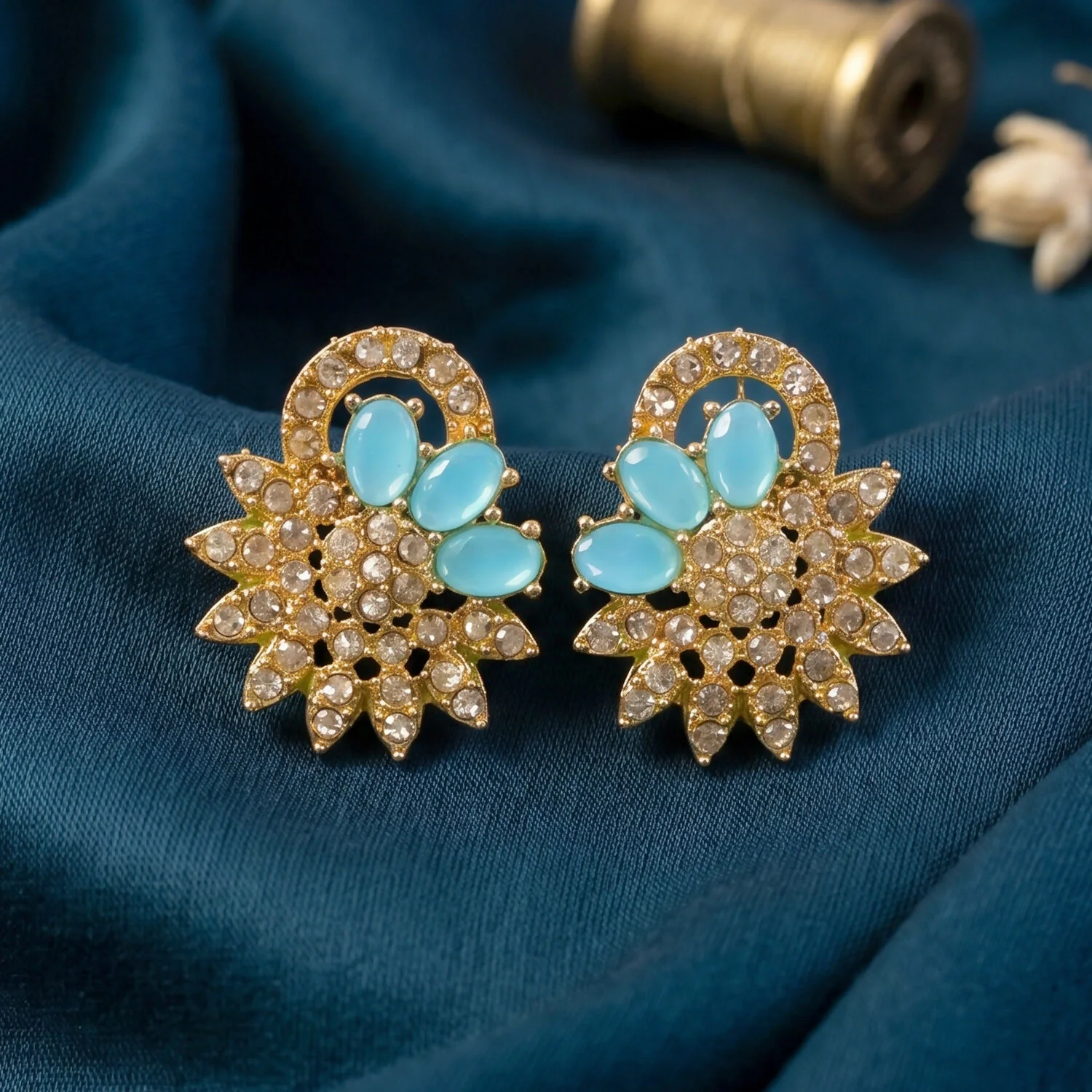 Blue Floral Necklace Set – Elegant for Celebrations and Weddings - Image 4