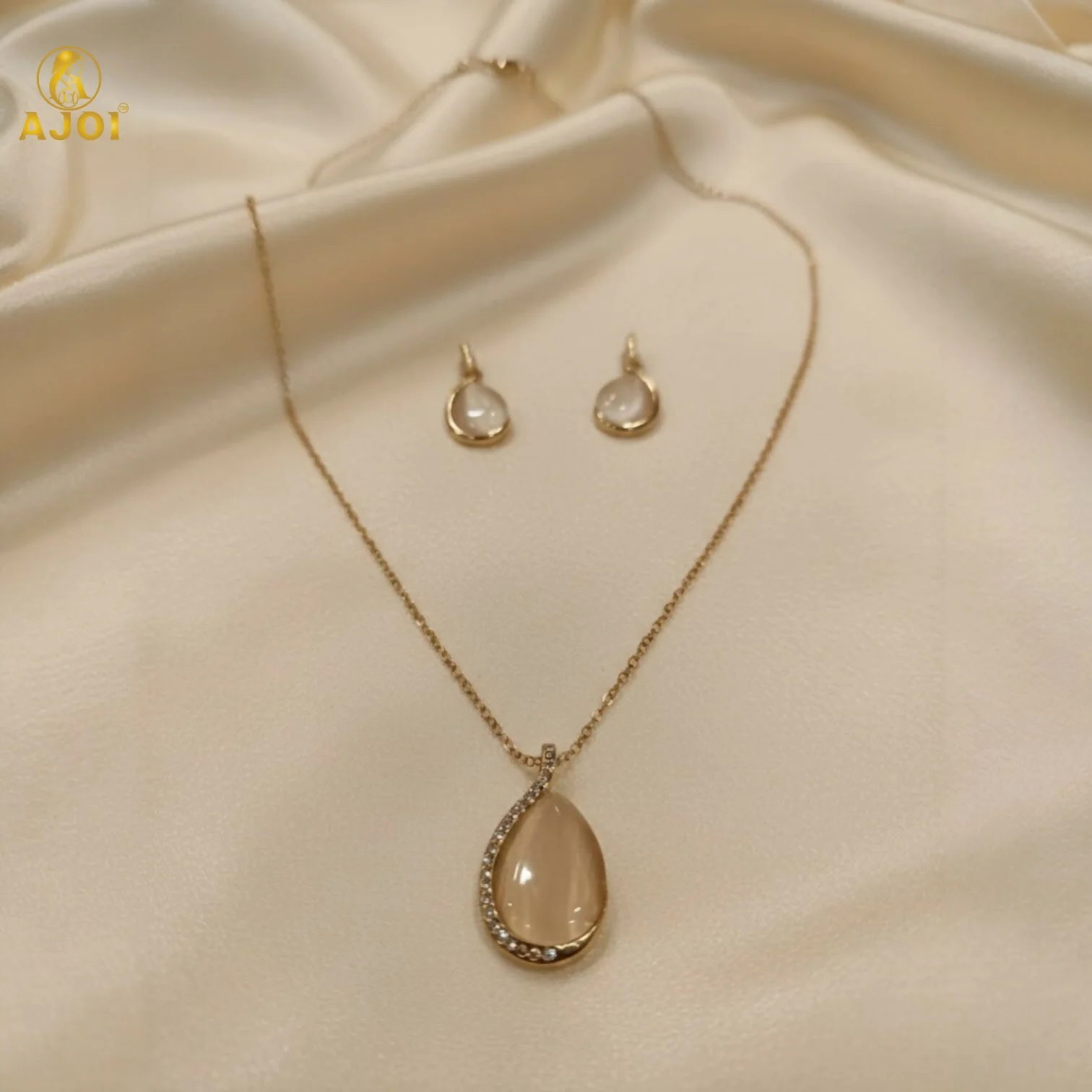Rose Gold Teardrop Crystal Pendant Set – Elegant Matching Earrings