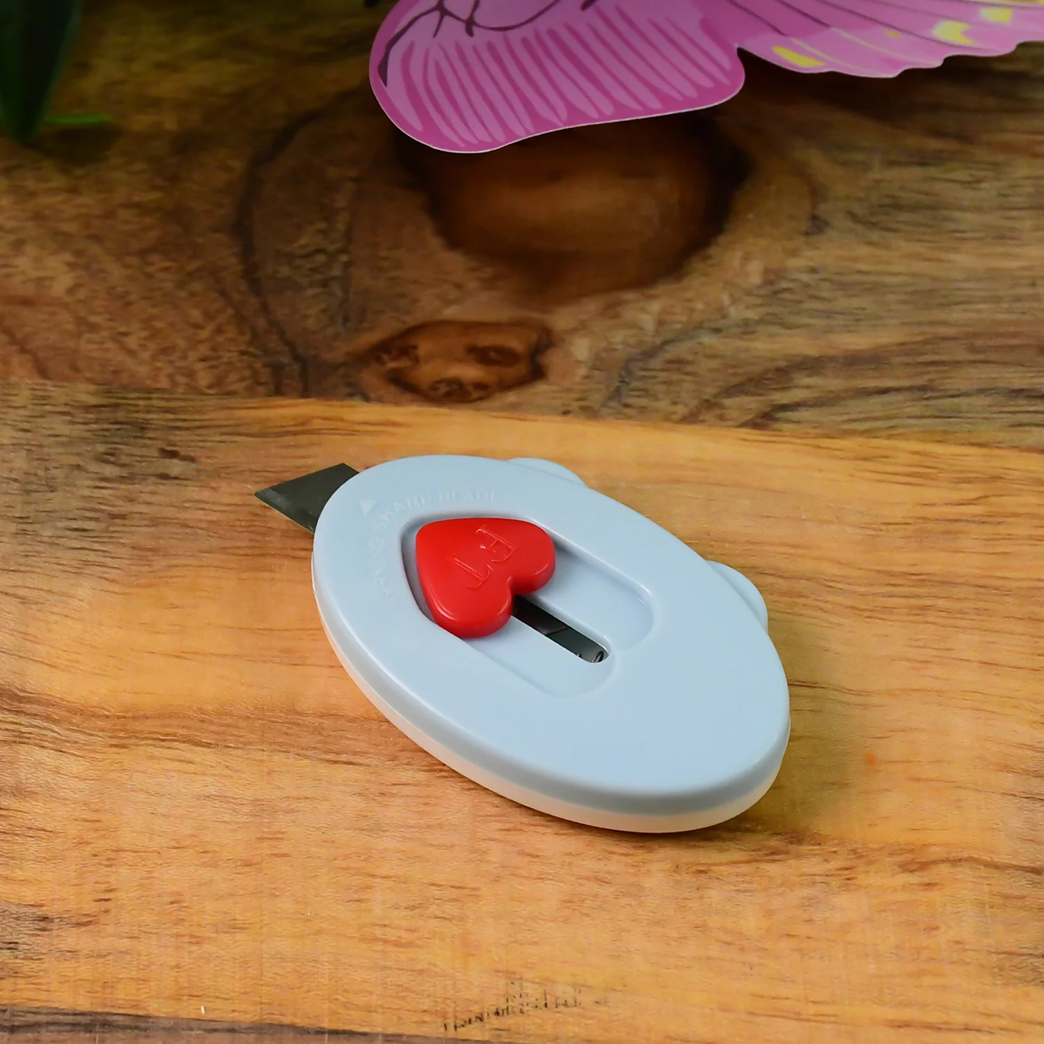 Mini Utility Cutter – Compact Knife with Heart-Shaped Safety Lock - Image 4