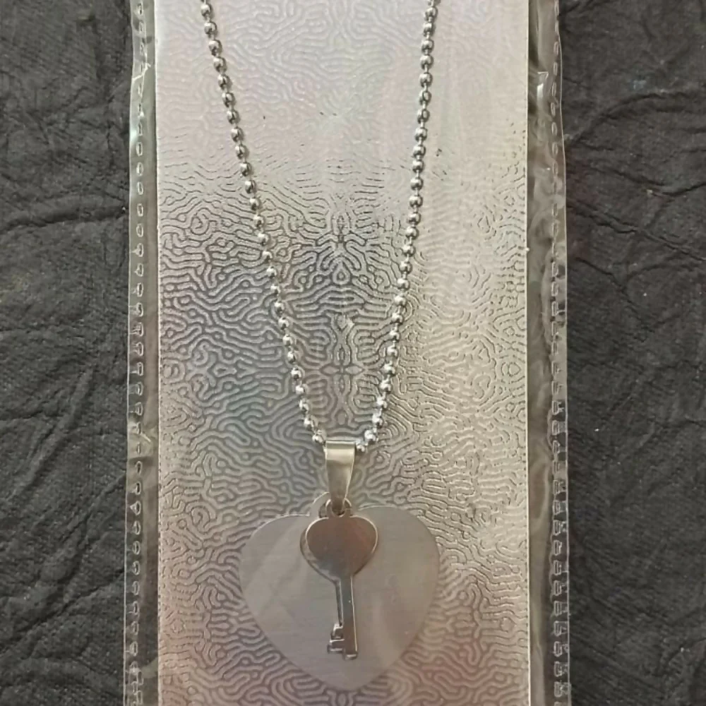 Heart and Key Pendant Necklace – Modern Stylish Jewelry - Image 5