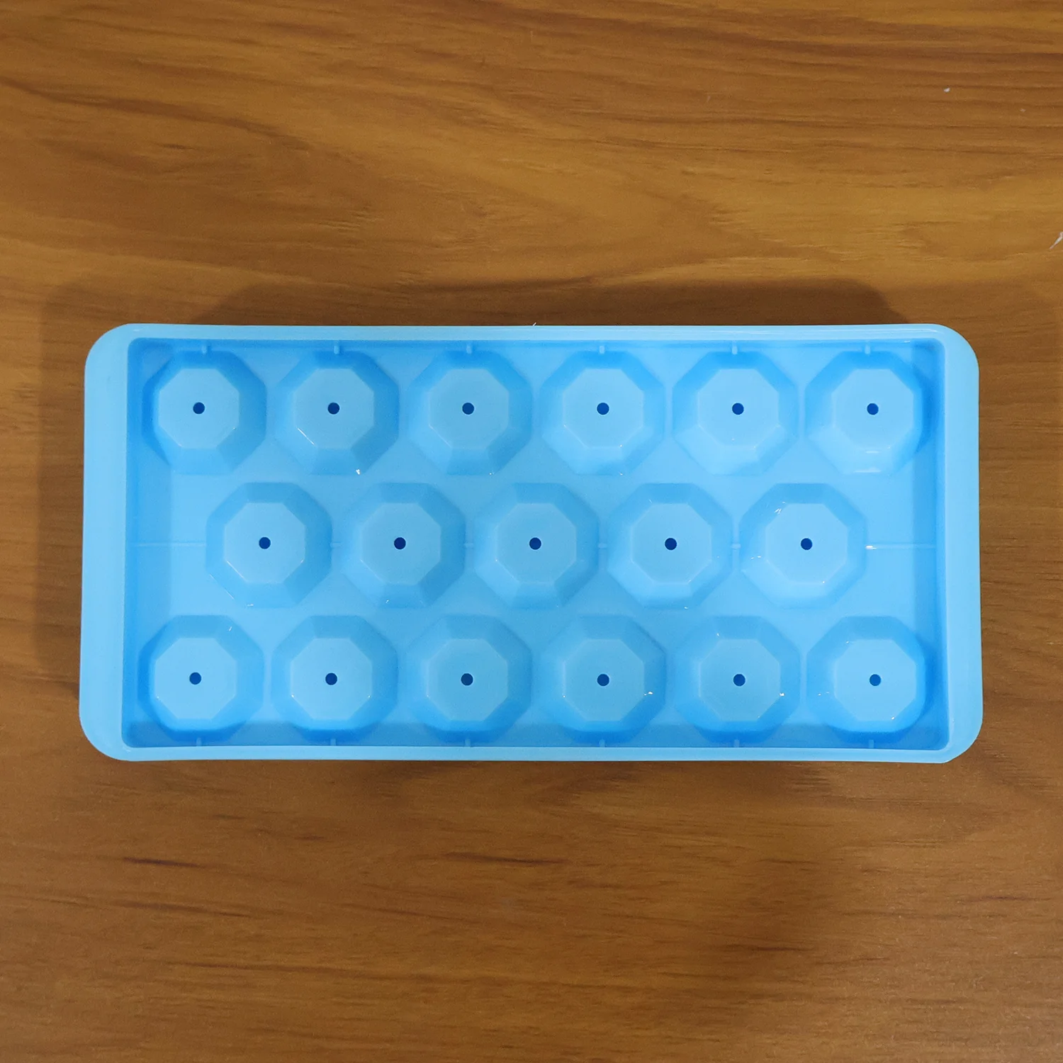 Multipurpose Ice Cube Tray, Flexible Mold for Drinks & Snacks - Image 8