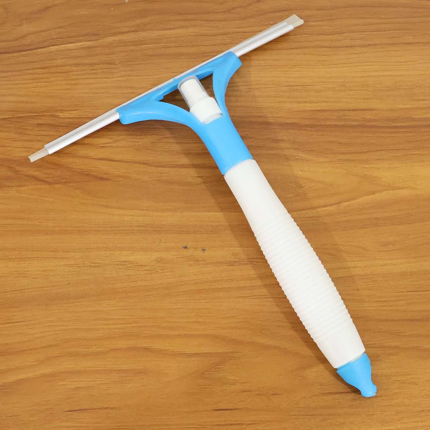 Window Cleaning Squeegee – Comfortable Non-Slip Grip for Streak-Free Shine - Image 9