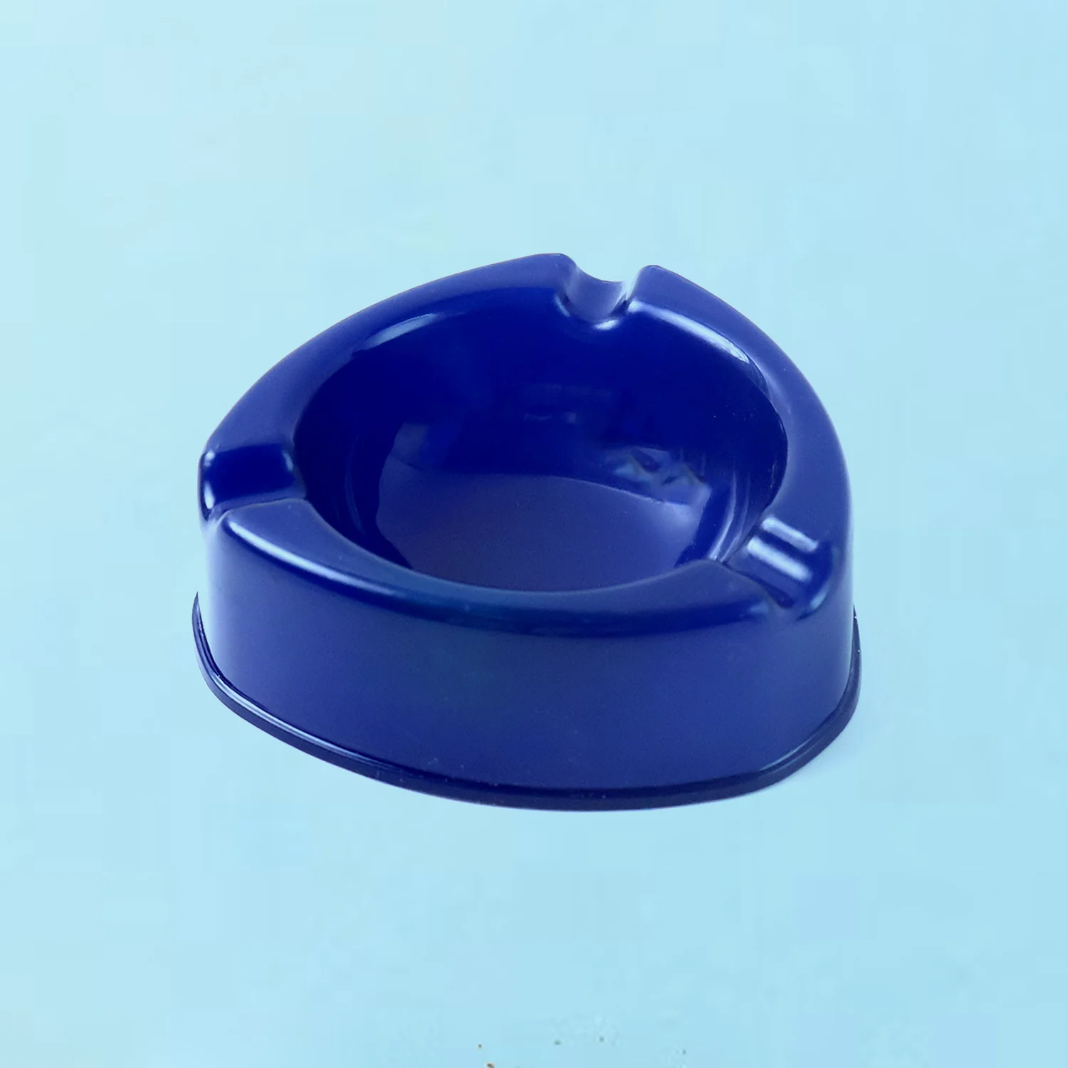 Dark Blue Plastic Ashtray – Durable Smokeless 3-Slot Design - Image 6