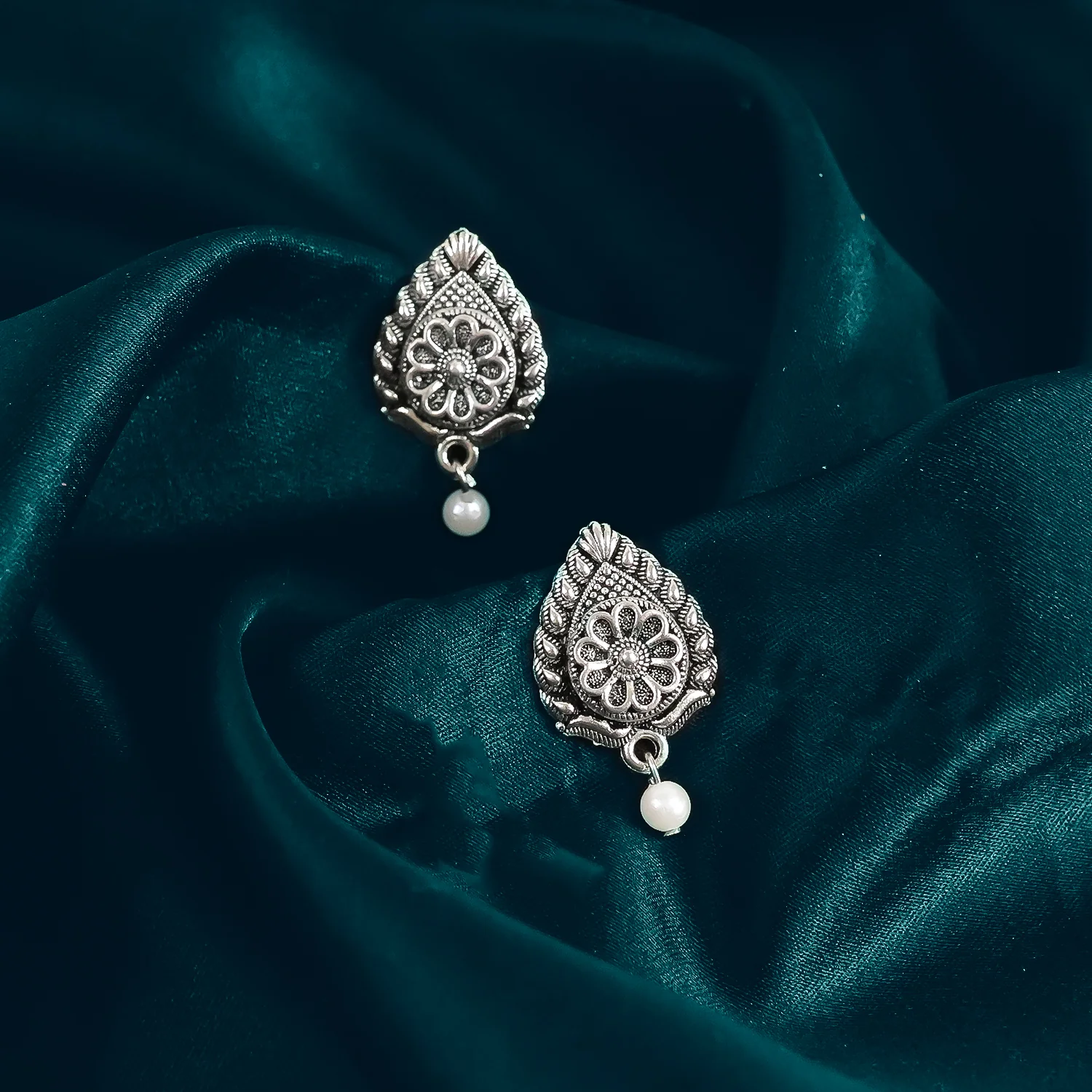 Oxidised Silver Choker Necklace with Matching Jhumas Earrings - Image 4