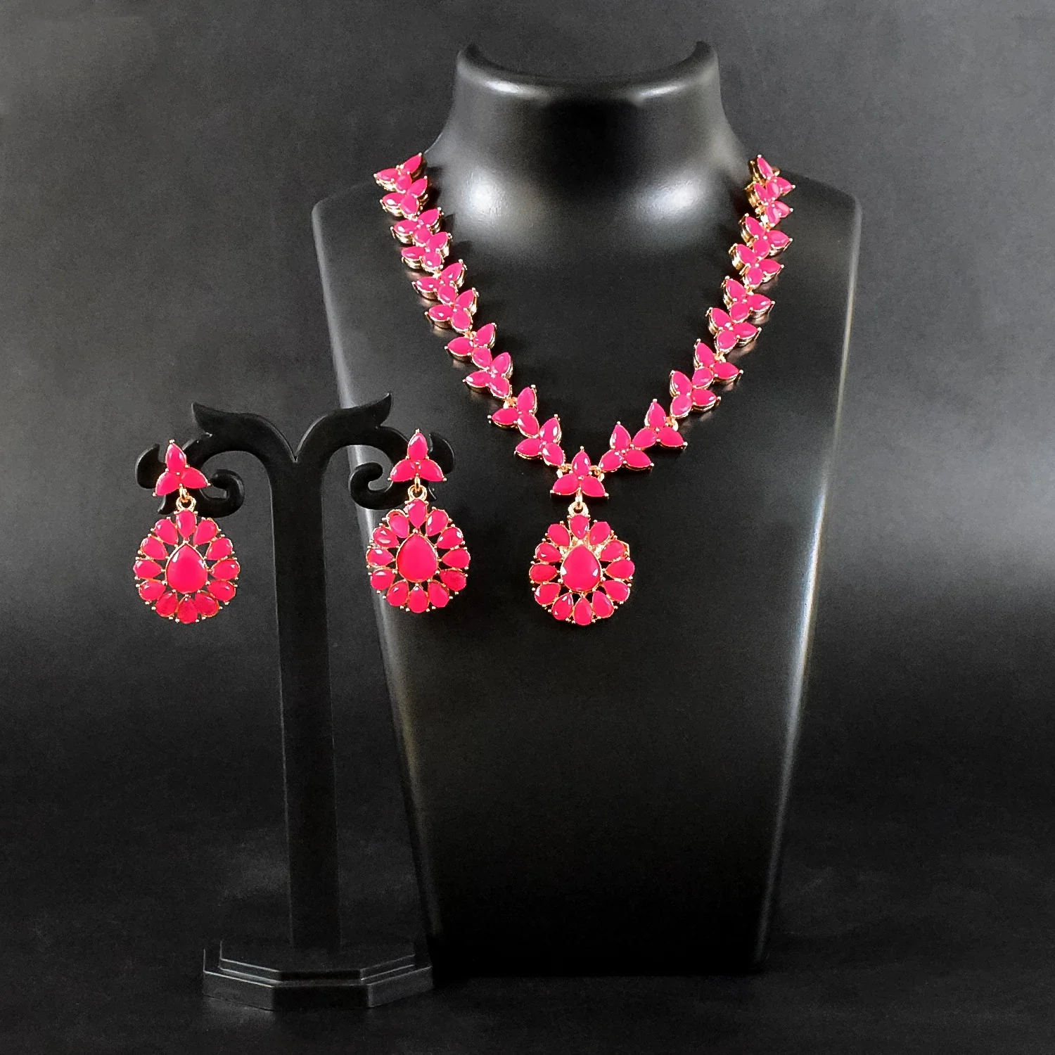 Pink Diamond Necklace Set – Elegant Jewellery for Women | BW