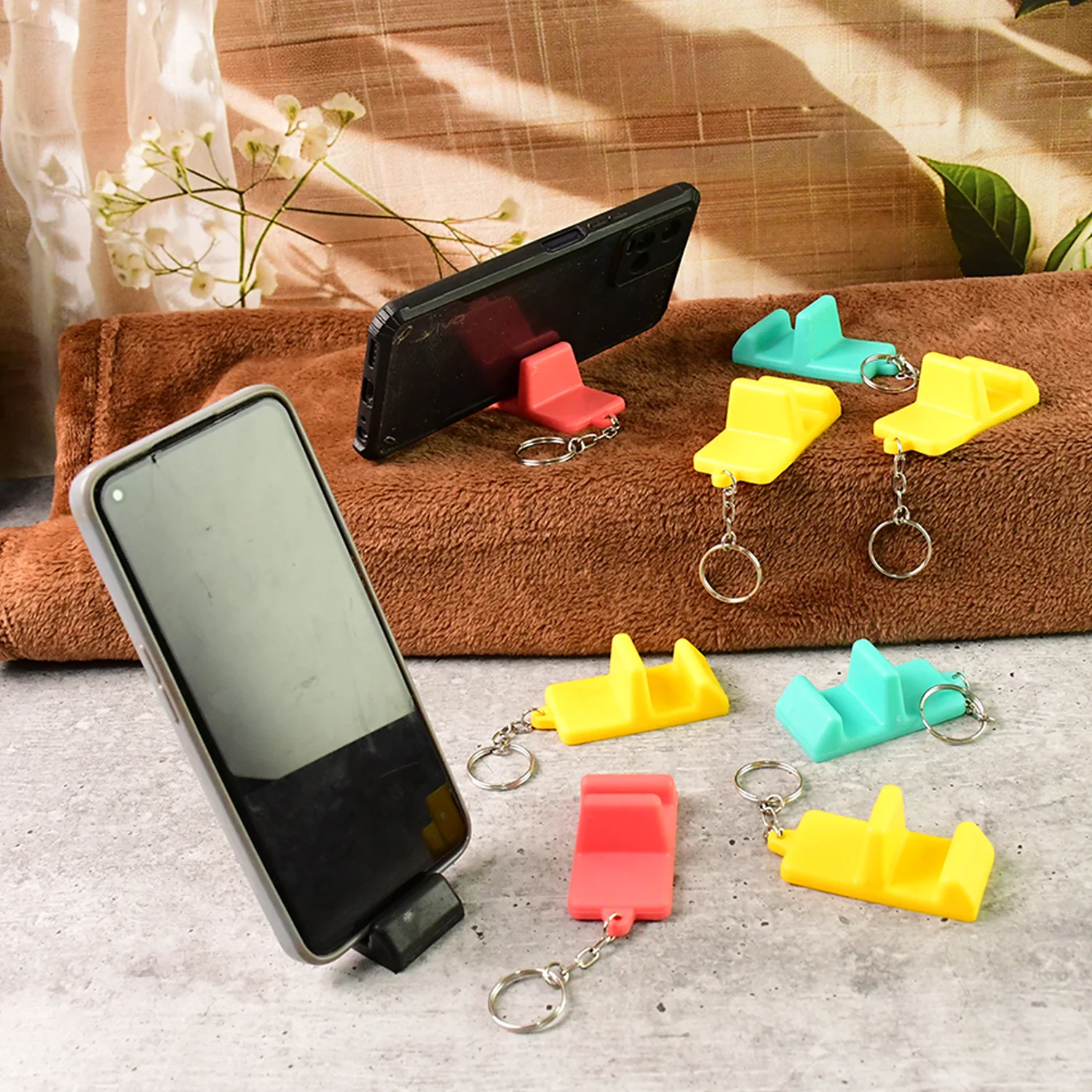 Mobile Stand Keychain – Compact 2-in-1 Phone Holder - Image 7