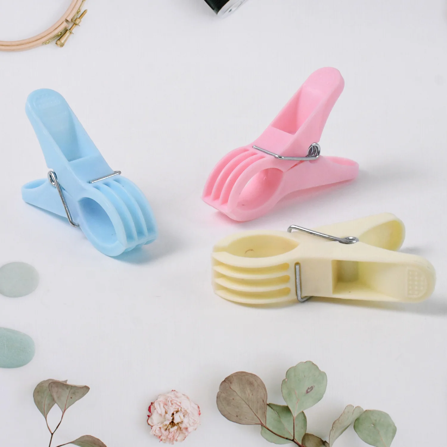 Plastic Cloth Clips – Pack of 12 Strong Multicolor Pegs - Image 3