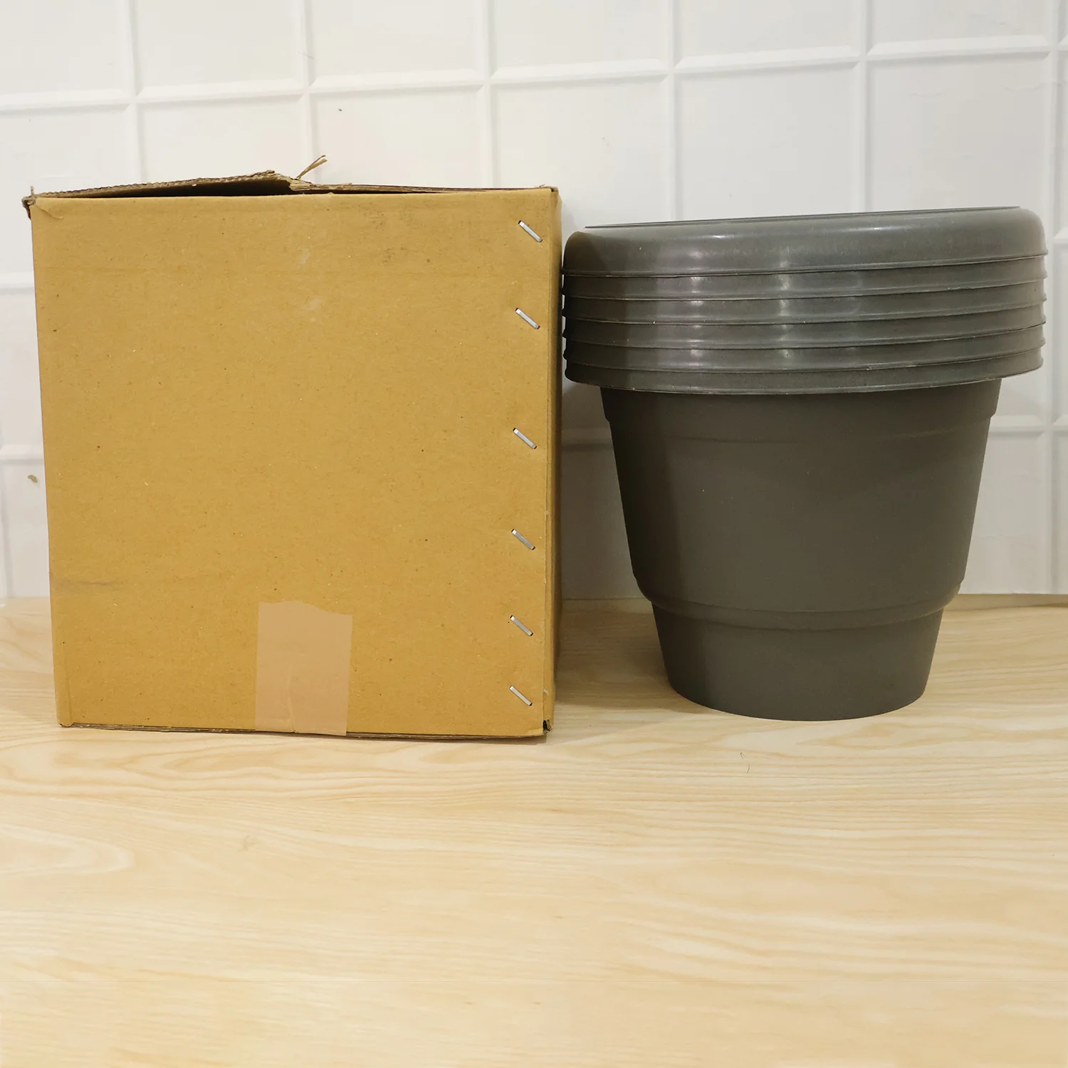 Plastic Round Flower Pot Planter Set, Durable Gardening Pots with Rim (6 Pcs Set) - Image 9
