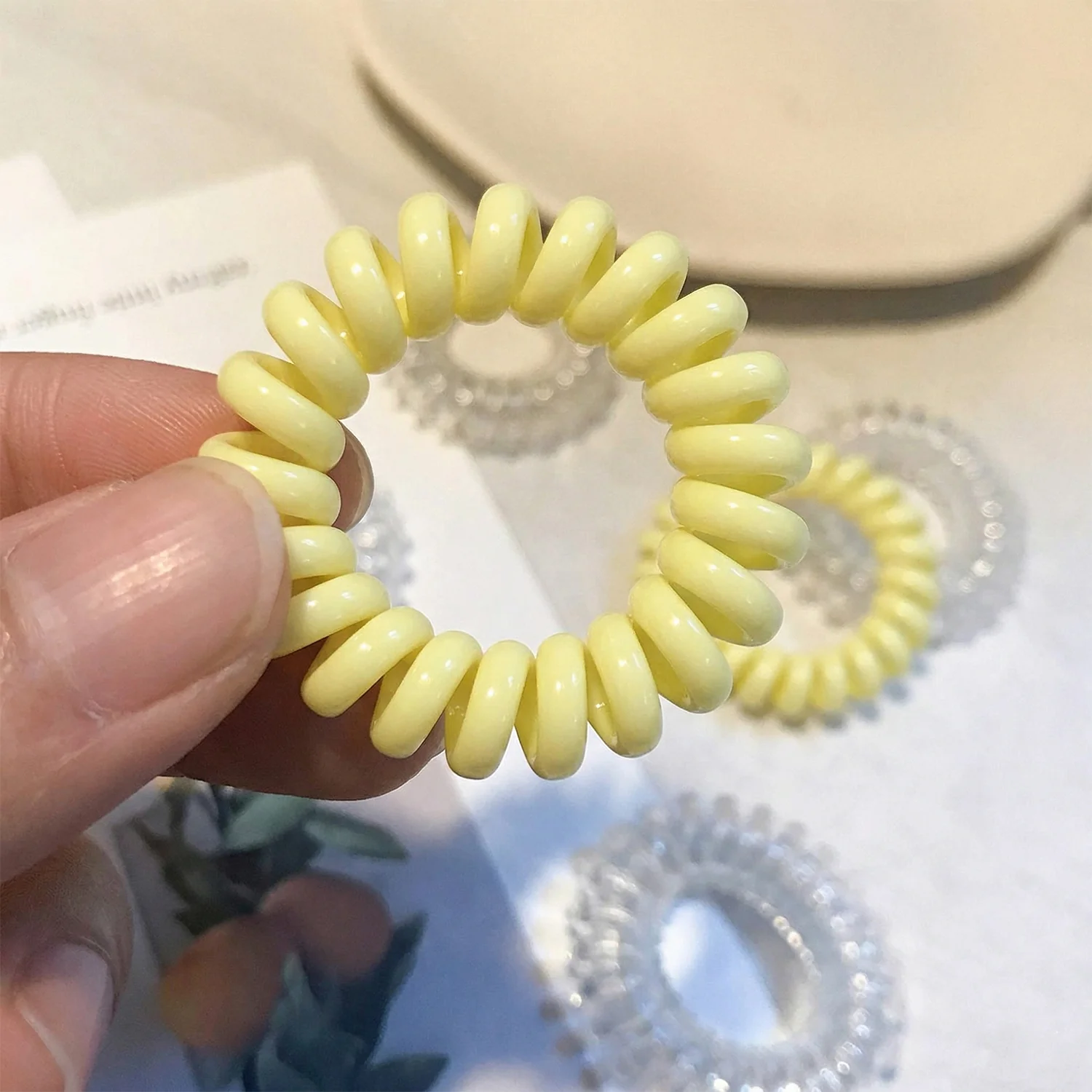 Spiral Coil Hair Band – Strong No-Crease Styling Accessory - Image 3