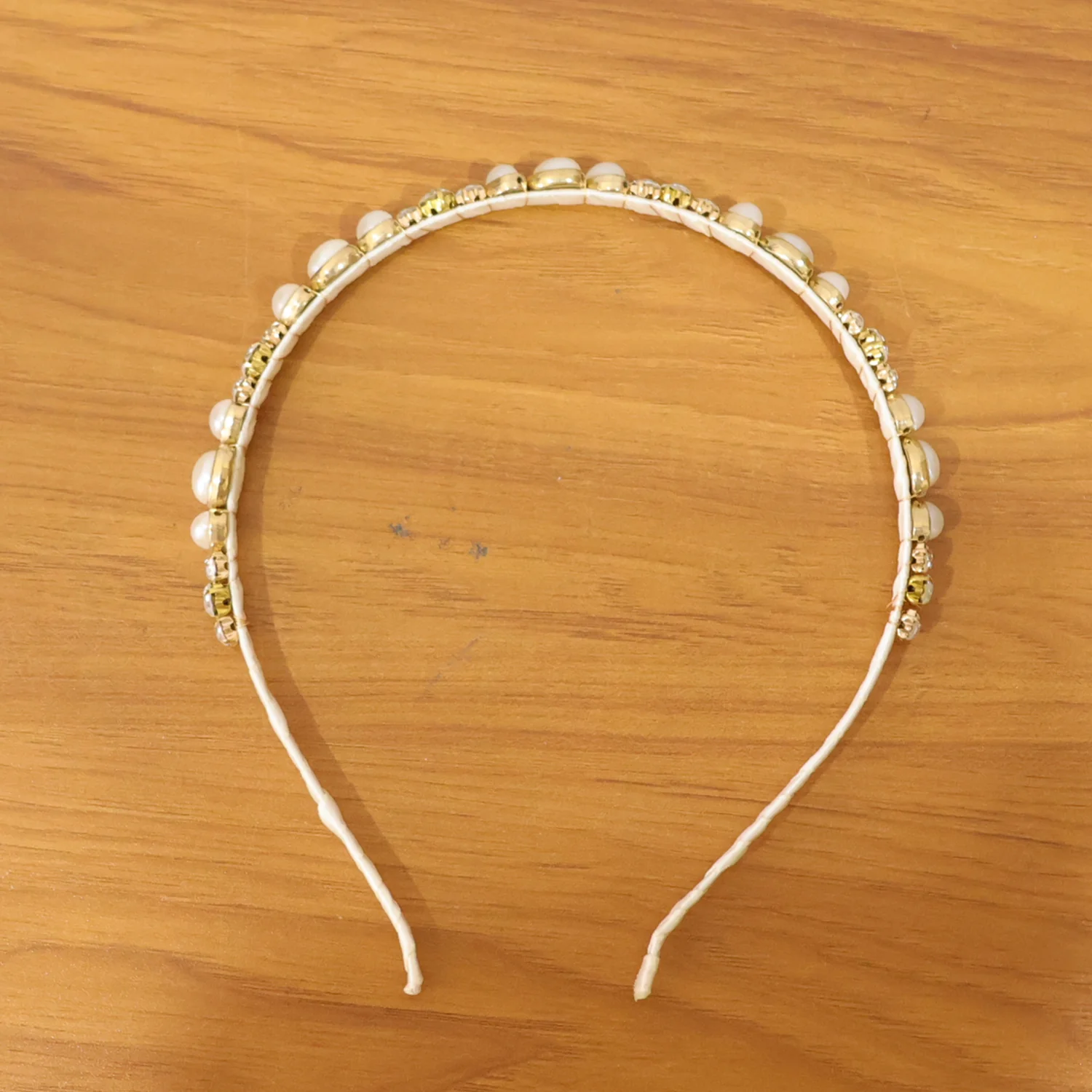 Pearl & Crystal Embellished Hair Band – Elegant Party Accessory - Image 7